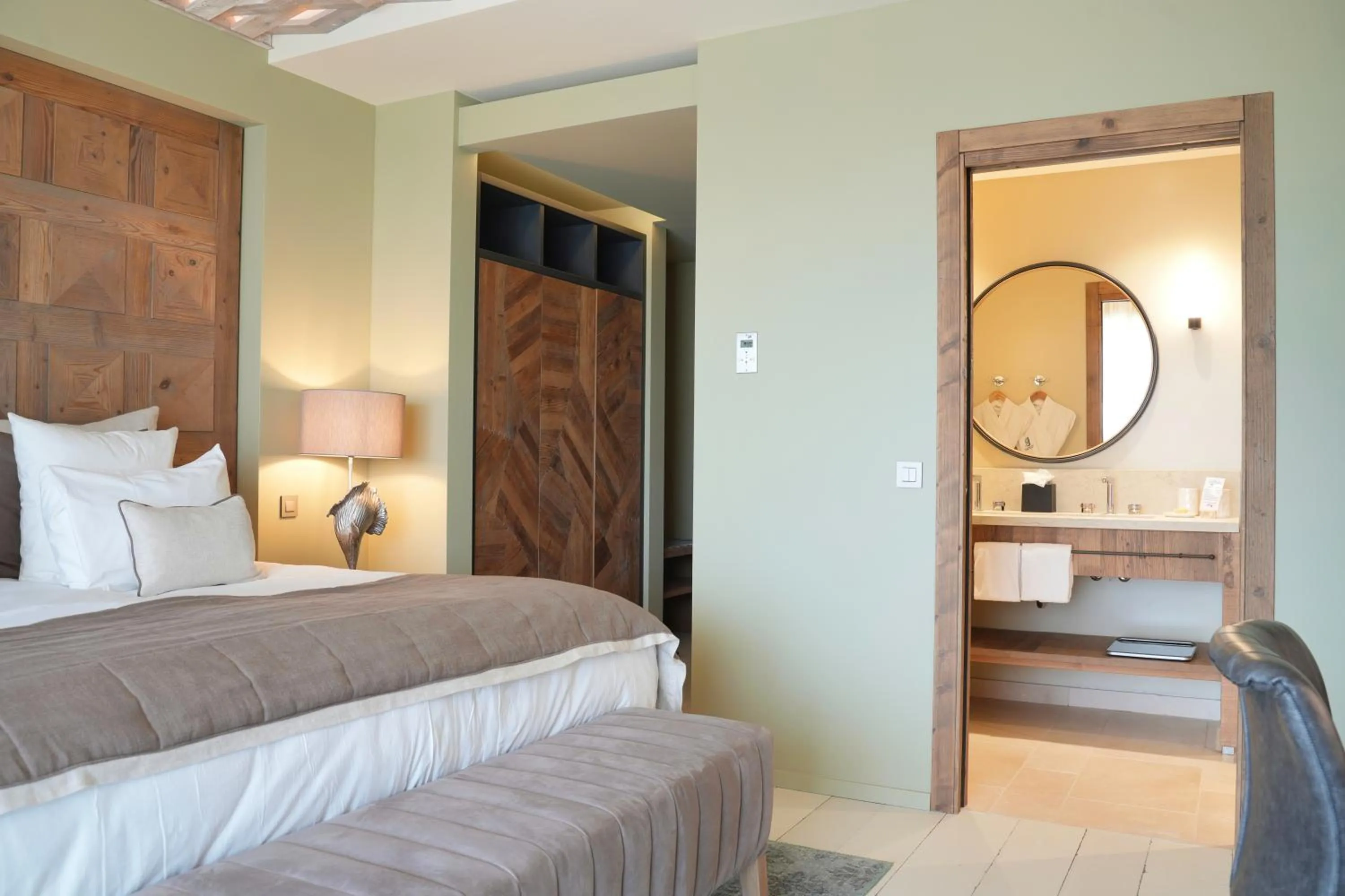 Bed in Les Regalia Hôtel & Spa