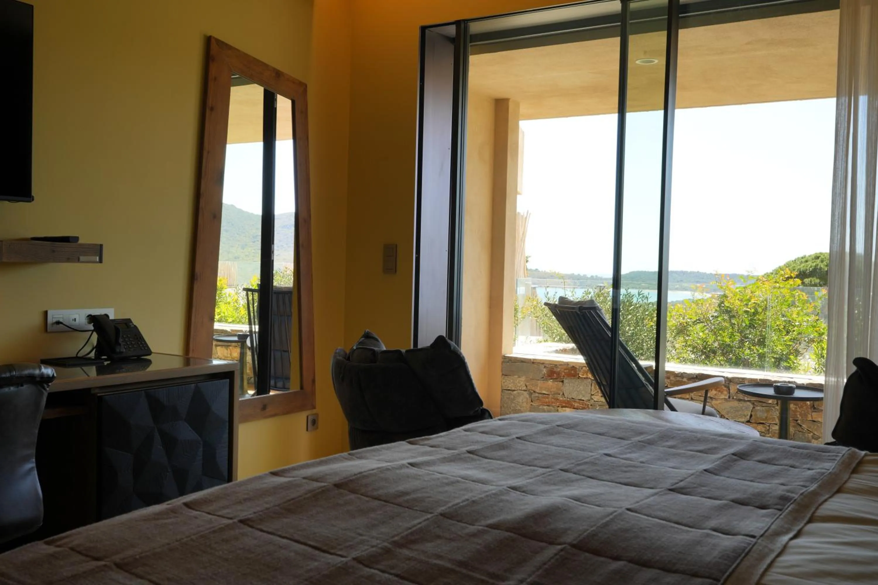 Bedroom, Bed in Les Regalia Hôtel & Spa