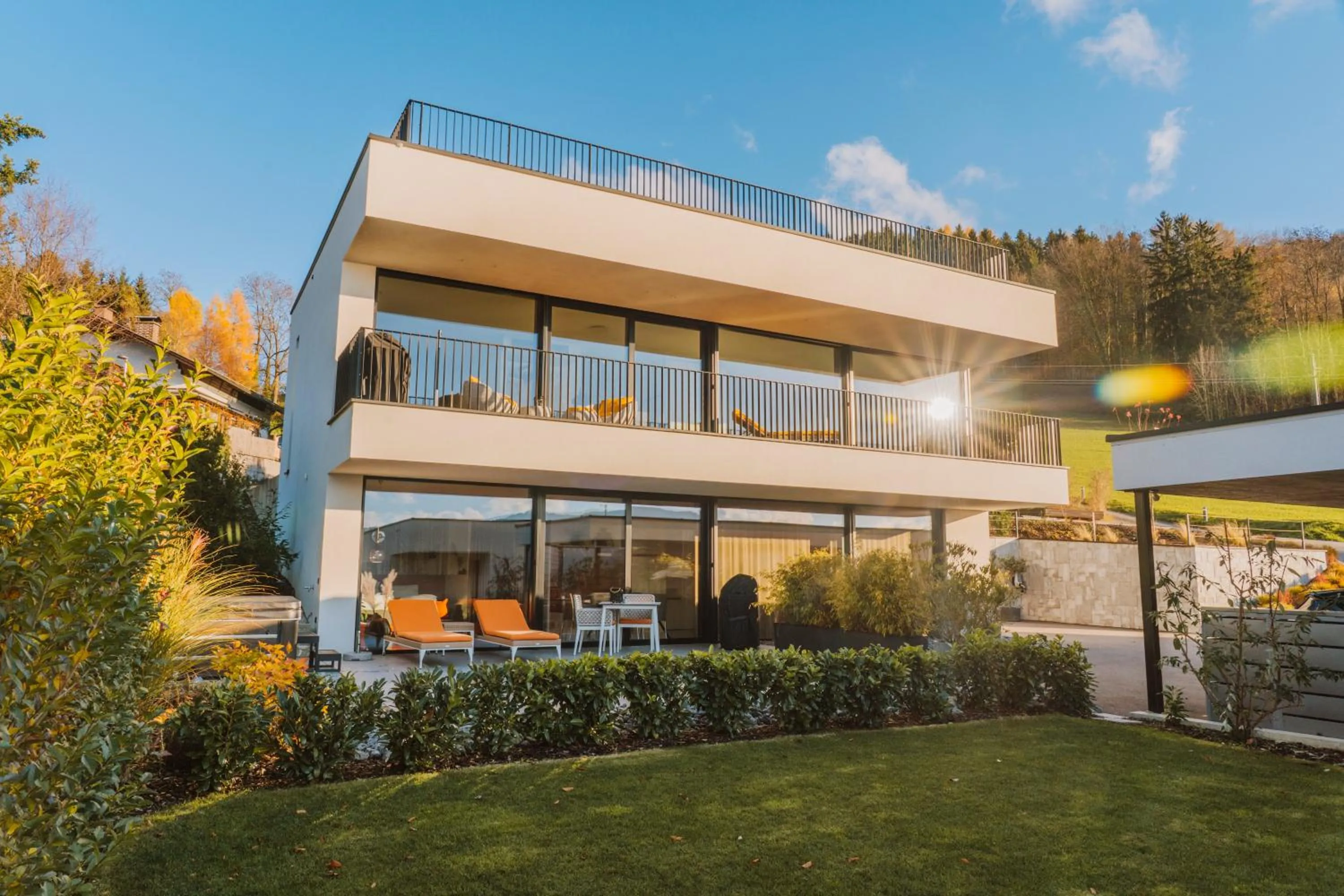 Property building in ORANGE LOUNGE Attersee