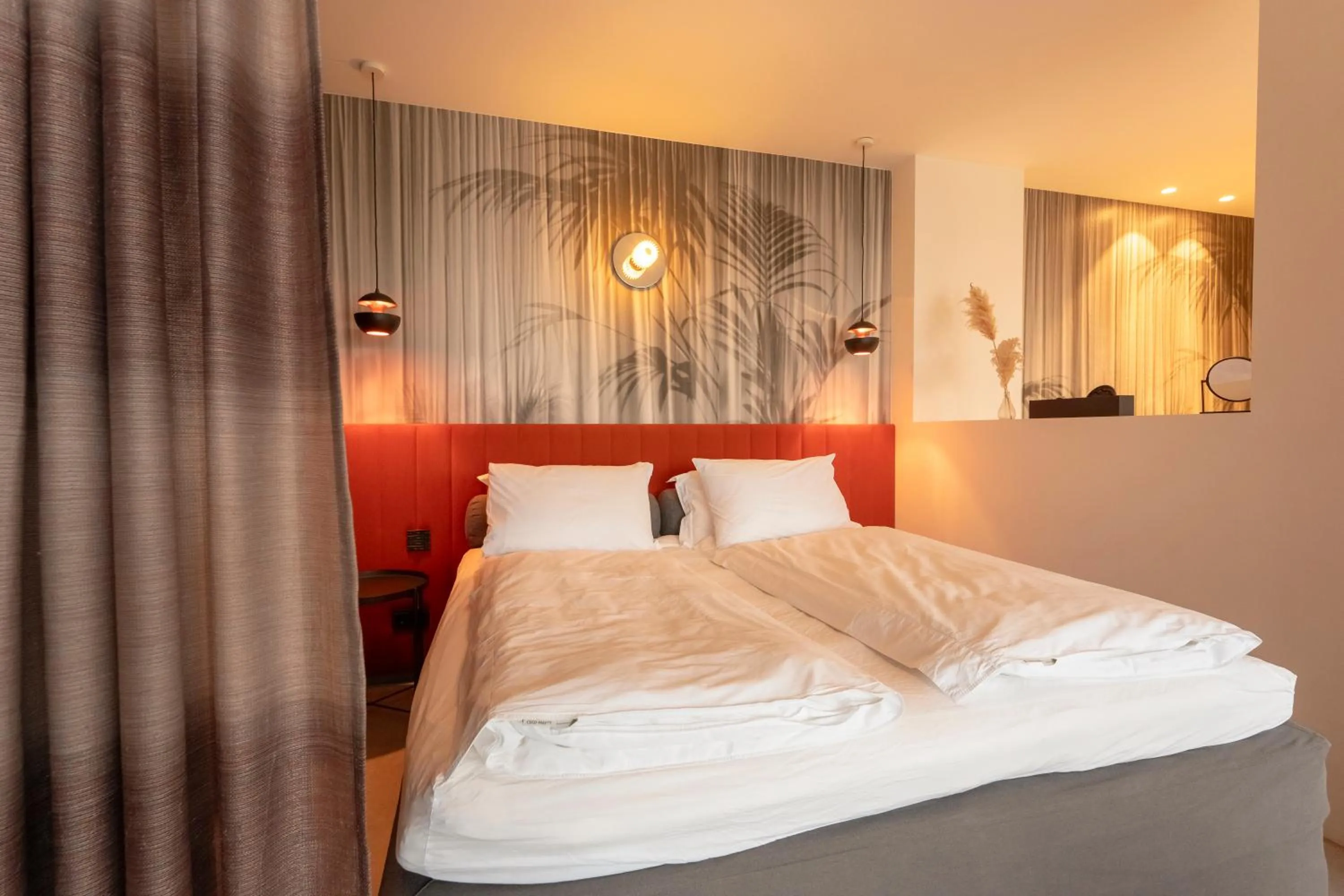 Bed in ORANGE LOUNGE Attersee