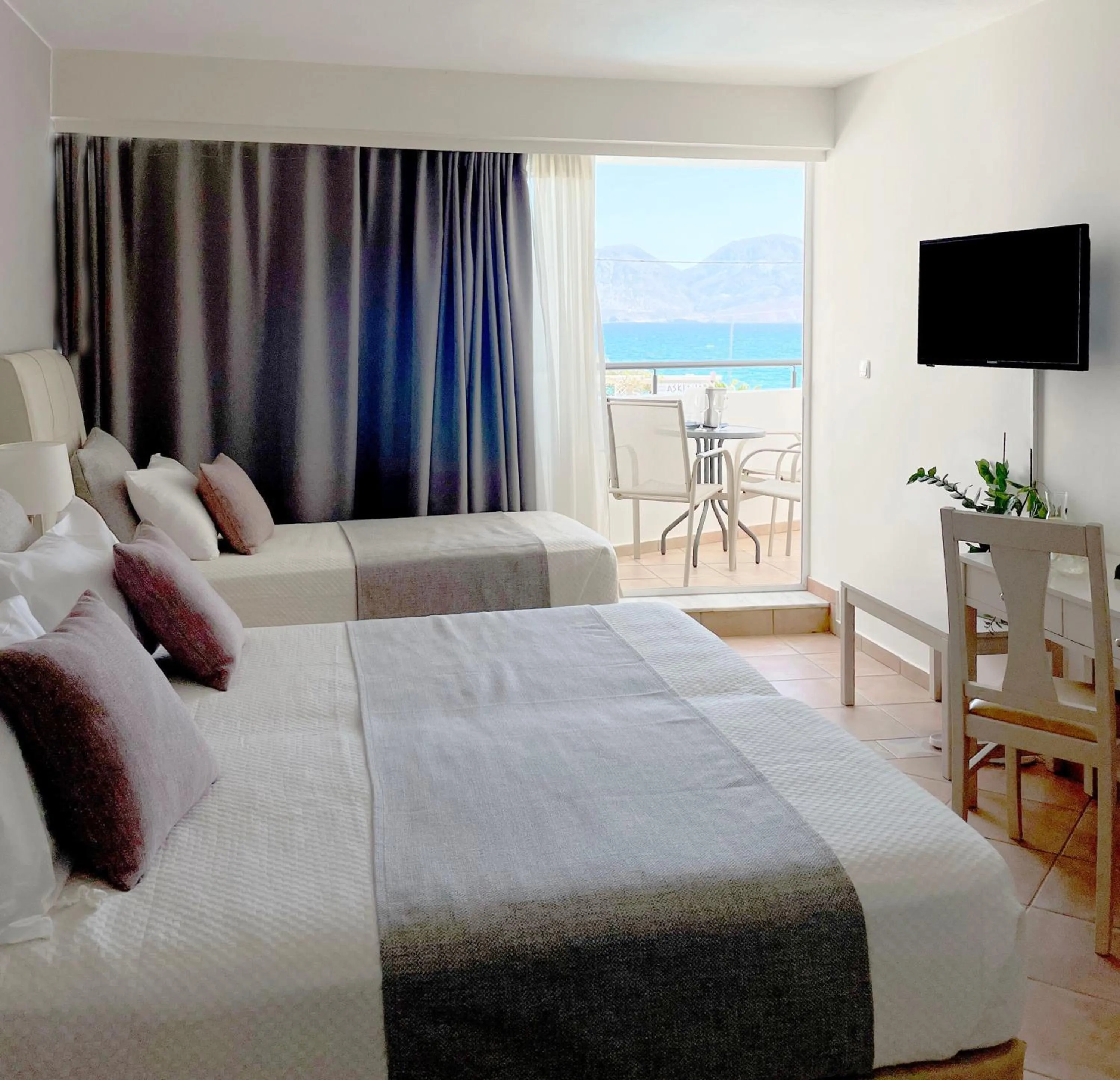 Sea view, Bed in Faedra Beach