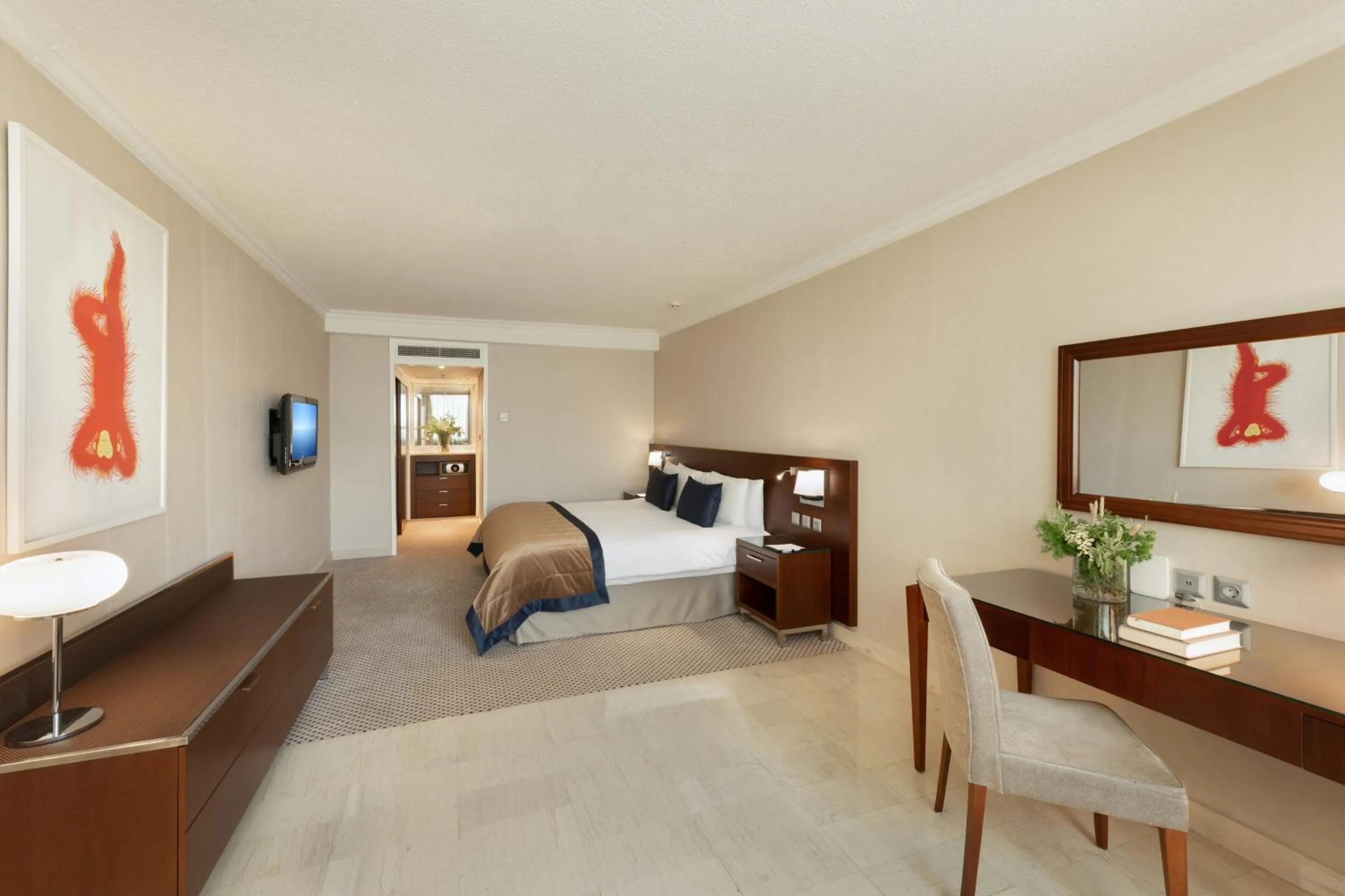 Photo of the whole room, Bed in Athenaeum Intercontinental by IHG