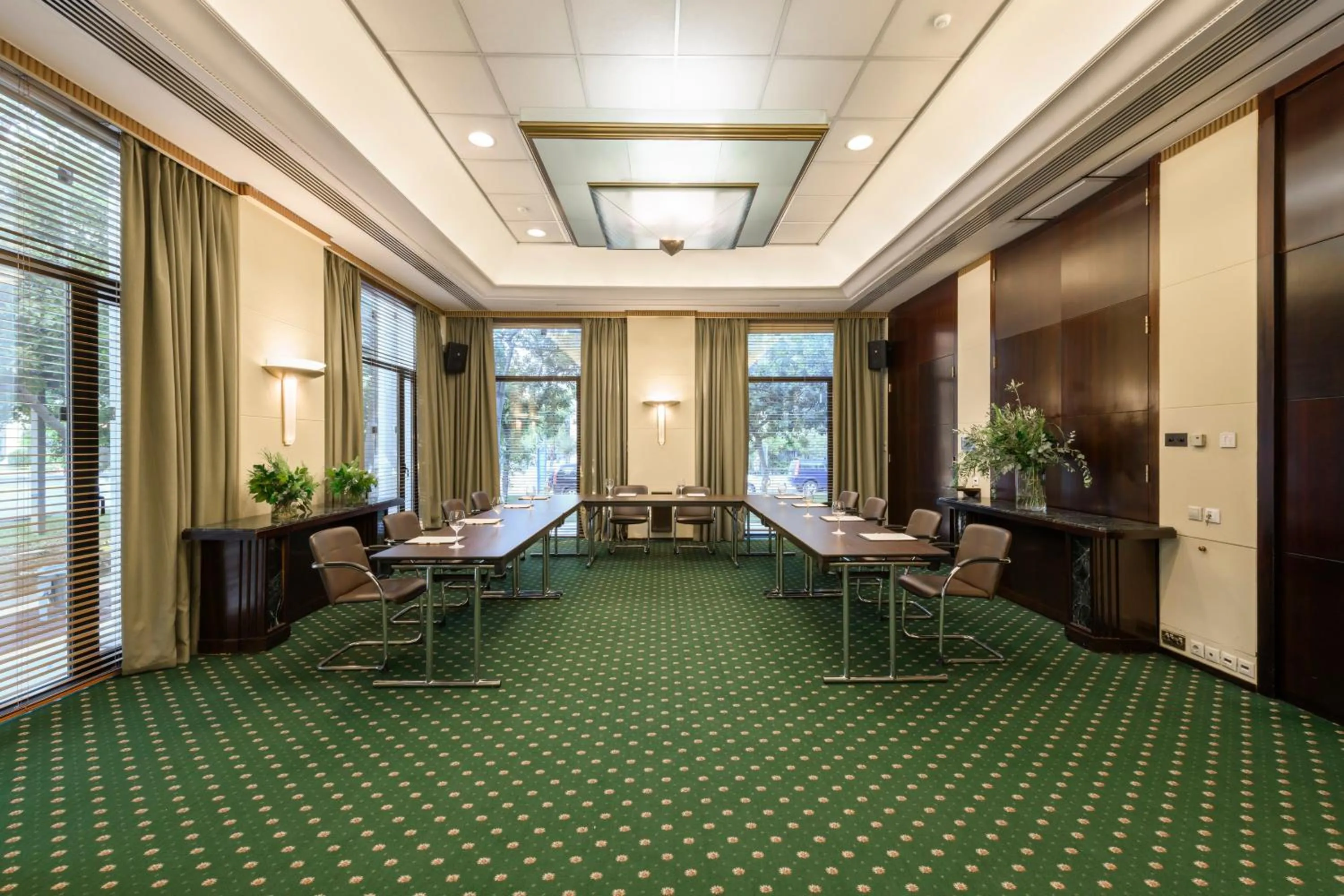 Meeting/conference room in Athenaeum Intercontinental by IHG