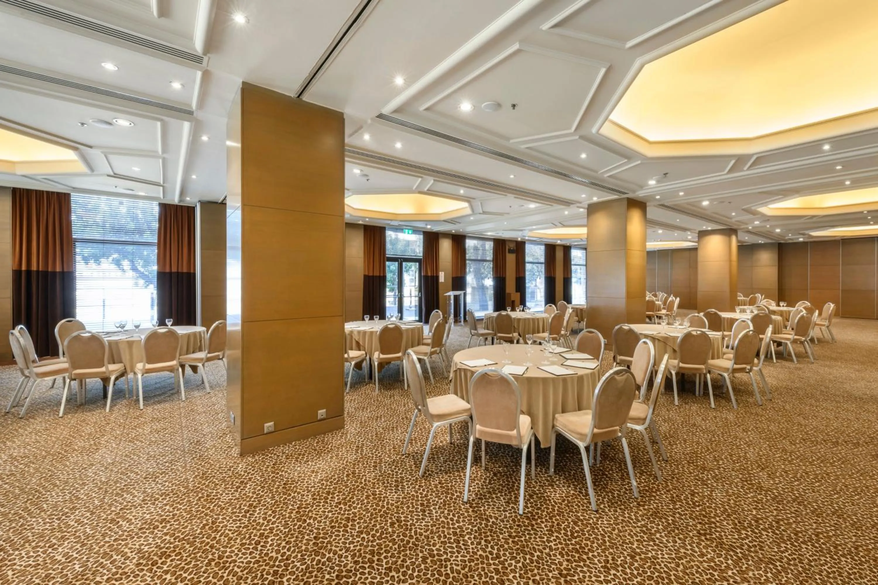 Meeting/conference room in Athenaeum Intercontinental by IHG