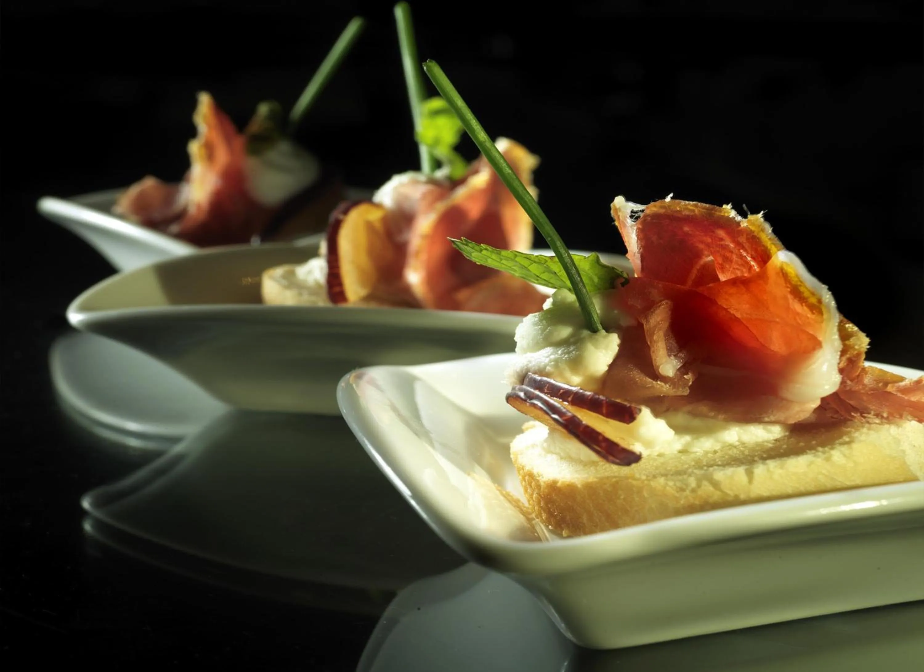 Restaurant/places to eat in Athenaeum Intercontinental by IHG