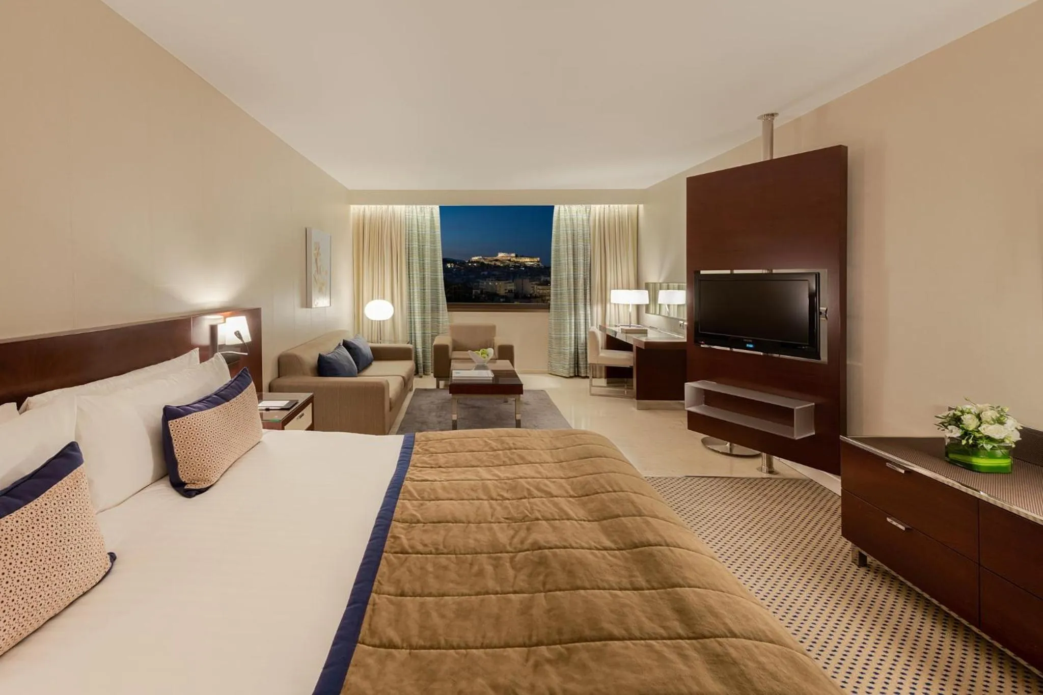 Photo of the whole room, Bed in Athenaeum Intercontinental by IHG