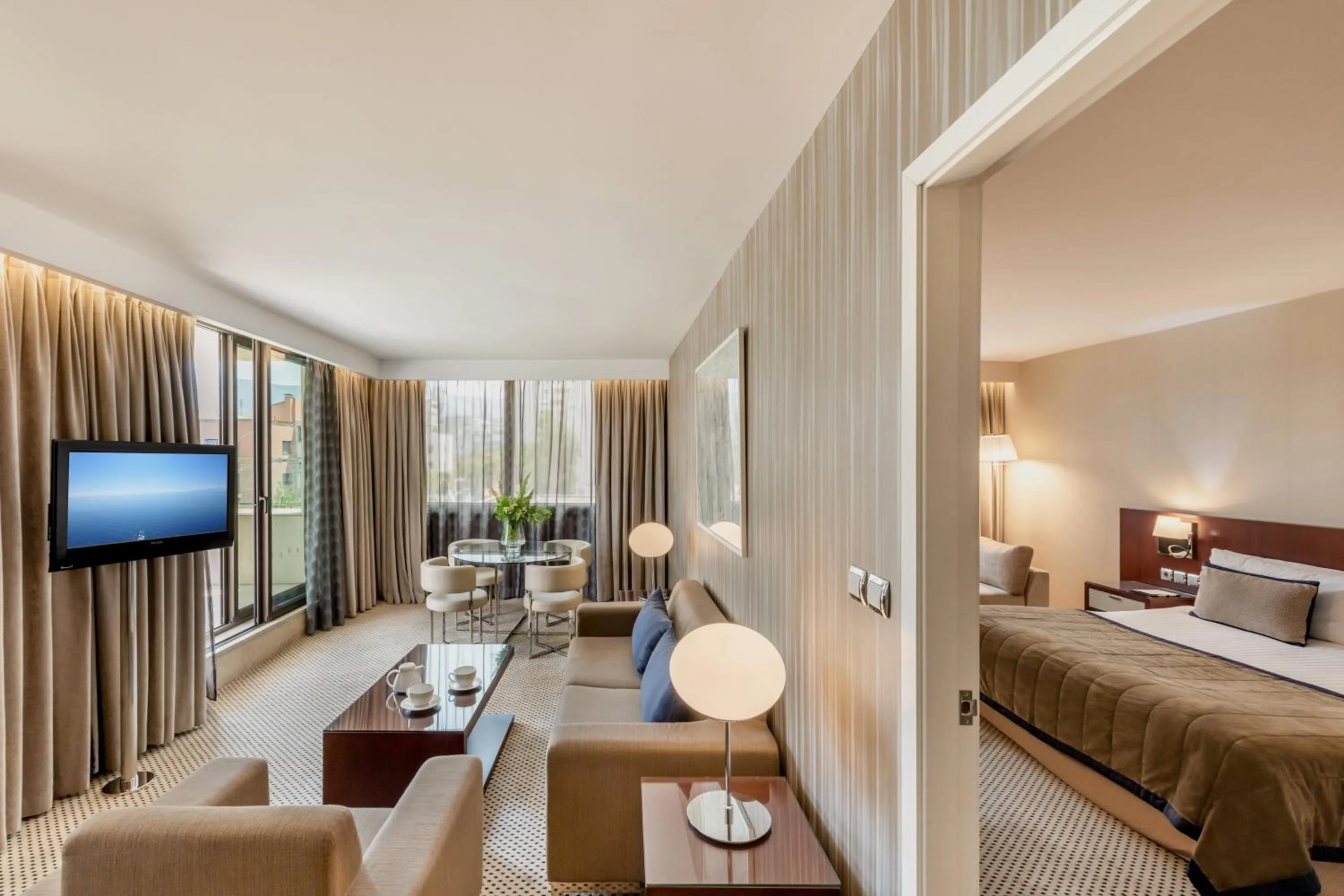 Photo of the whole room, Bed in Athenaeum Intercontinental by IHG