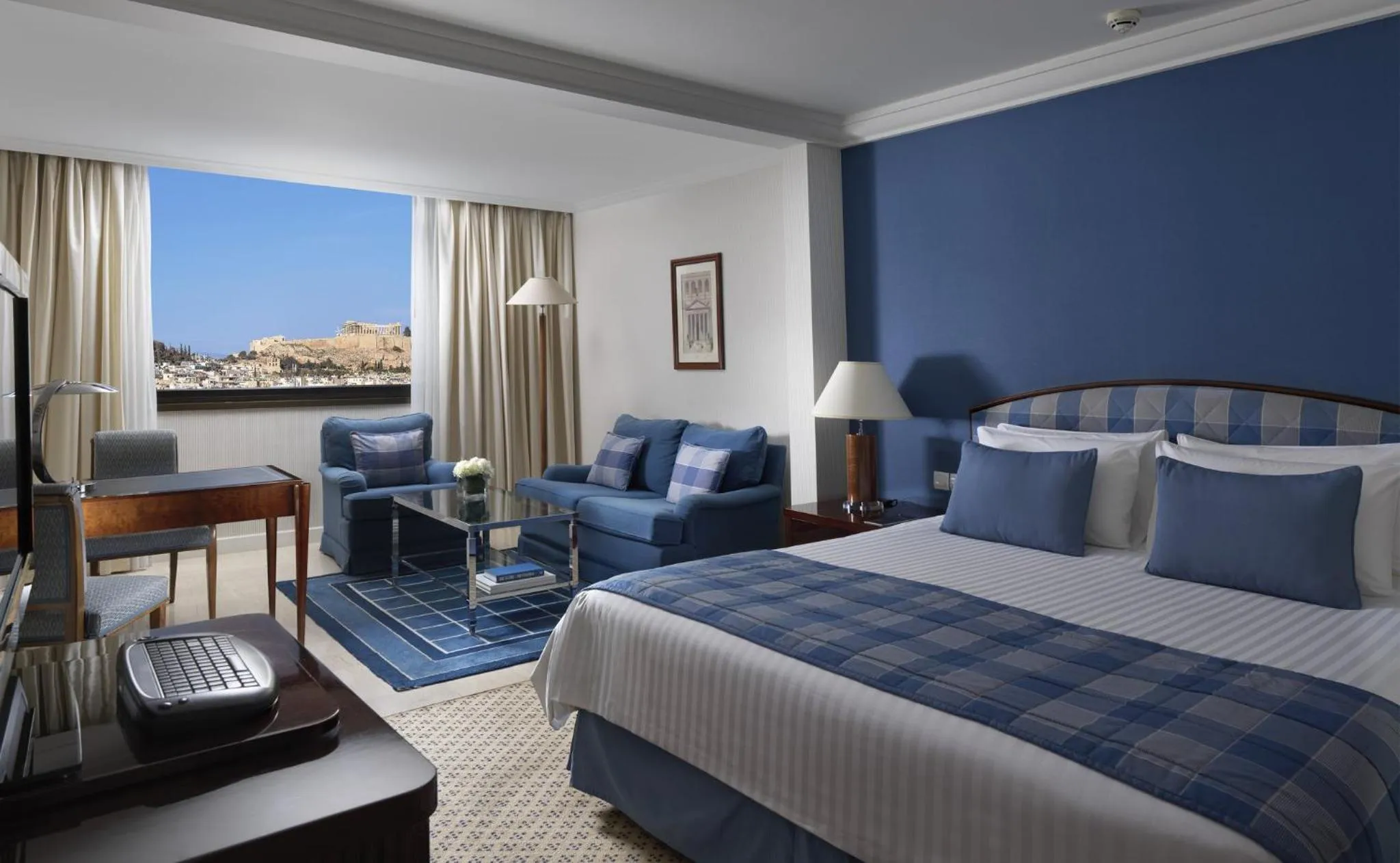 Photo of the whole room, Bed in Athenaeum Intercontinental by IHG