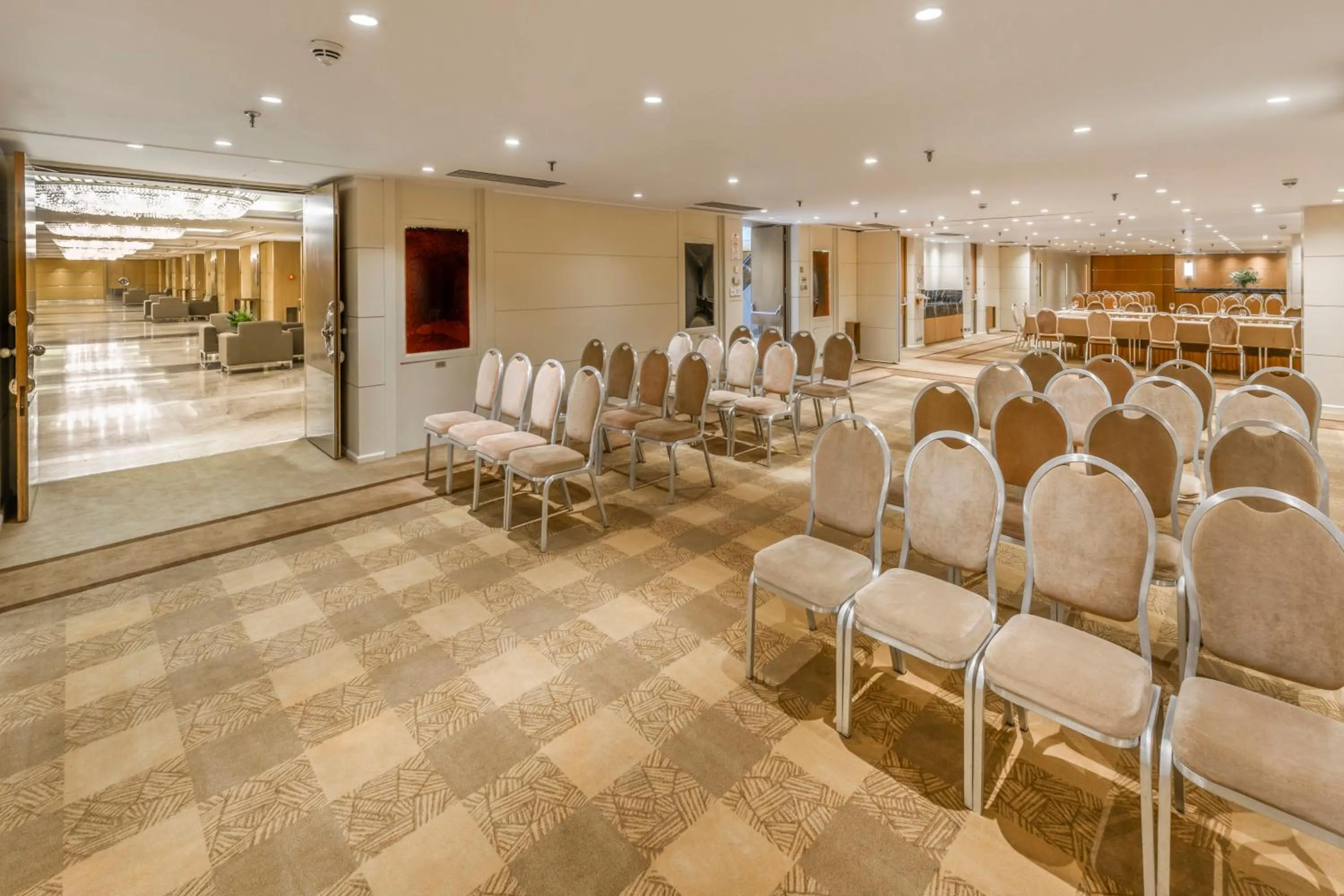 Meeting/conference room in Athenaeum Intercontinental by IHG