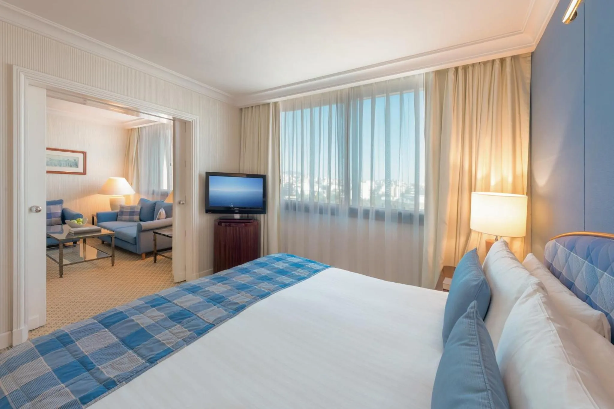 Photo of the whole room, Bed in Athenaeum Intercontinental by IHG