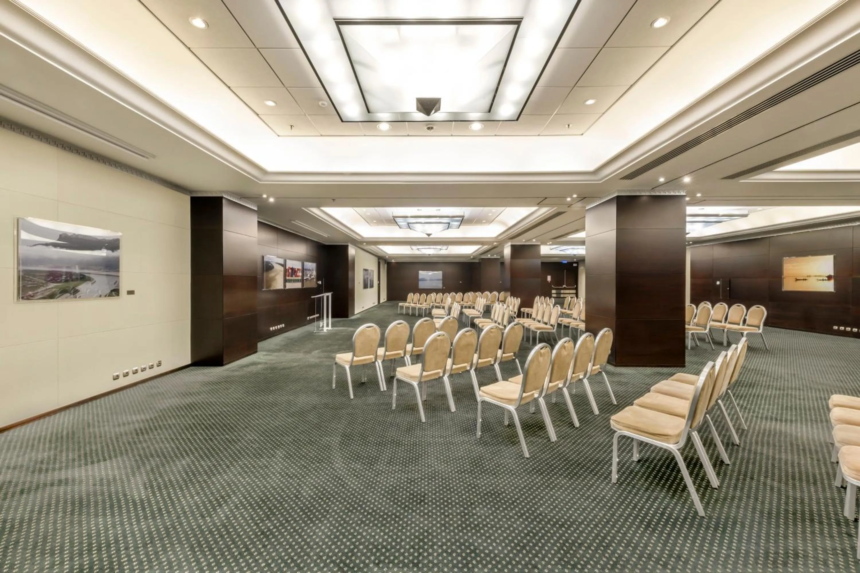 Meeting/conference room in Athenaeum Intercontinental by IHG