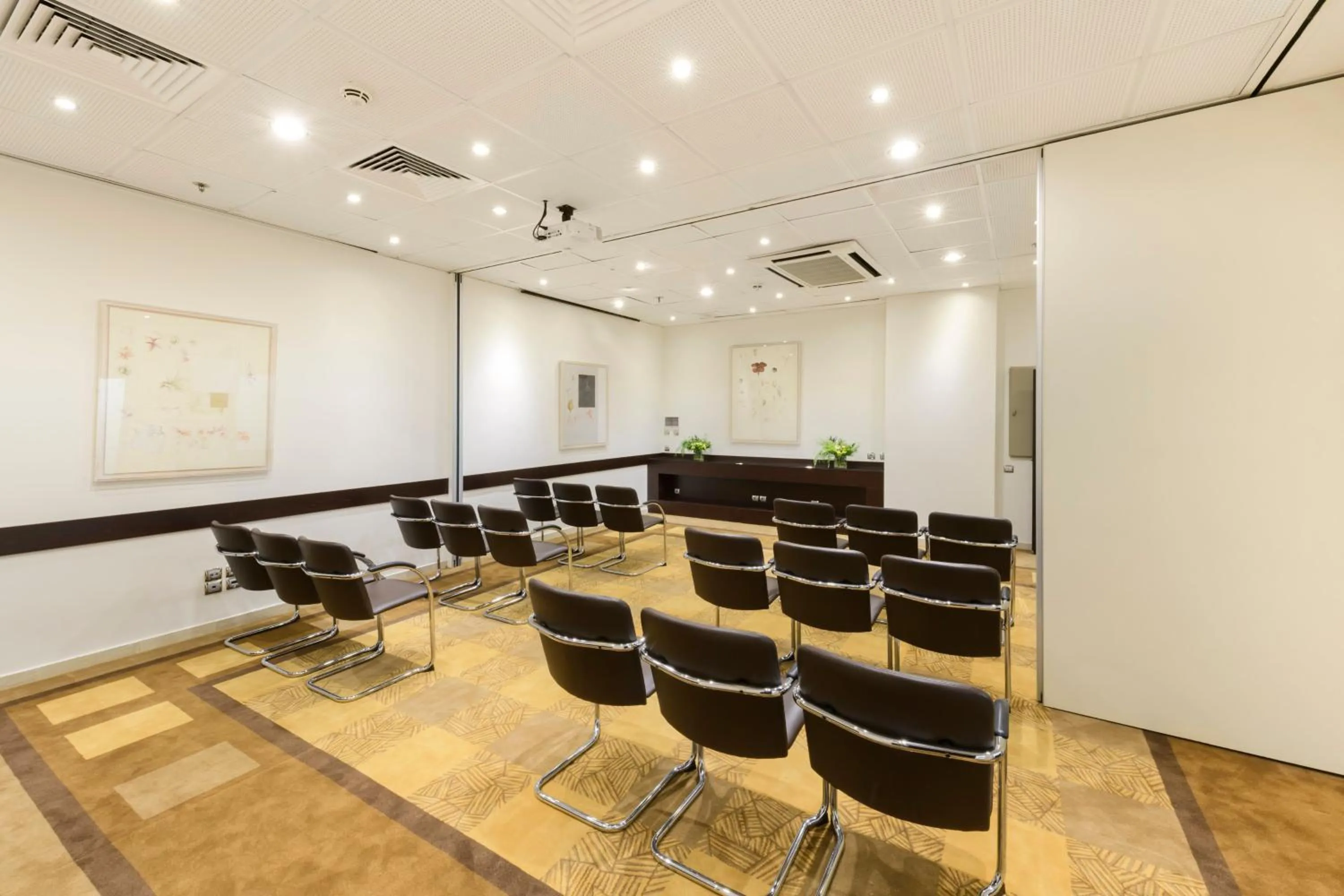 Meeting/conference room in Athenaeum Intercontinental by IHG