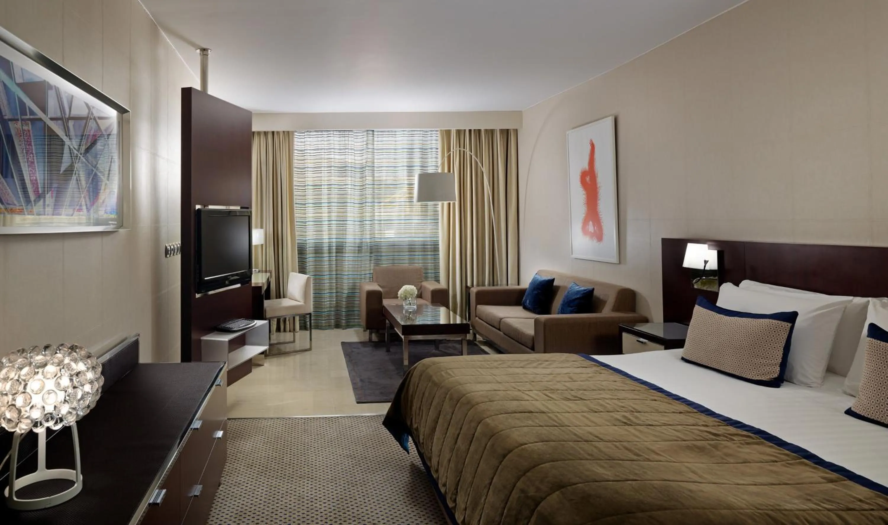 Photo of the whole room, Bed in Athenaeum Intercontinental by IHG