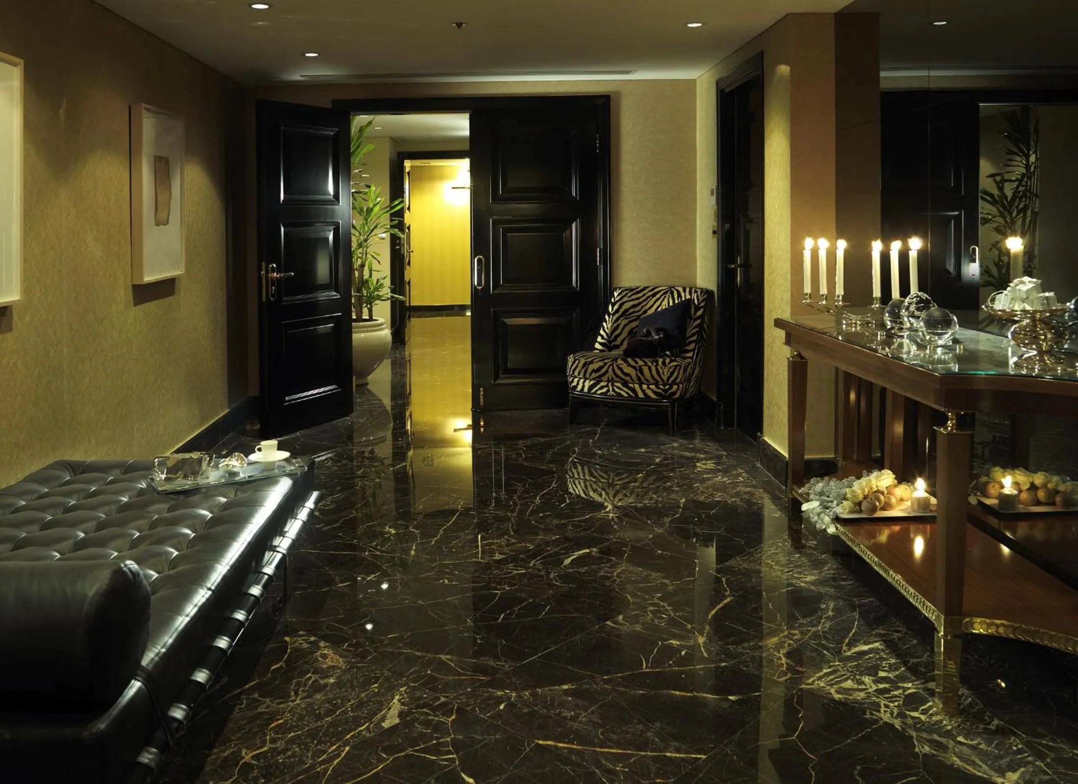 Photo of the whole room in Athenaeum Intercontinental by IHG