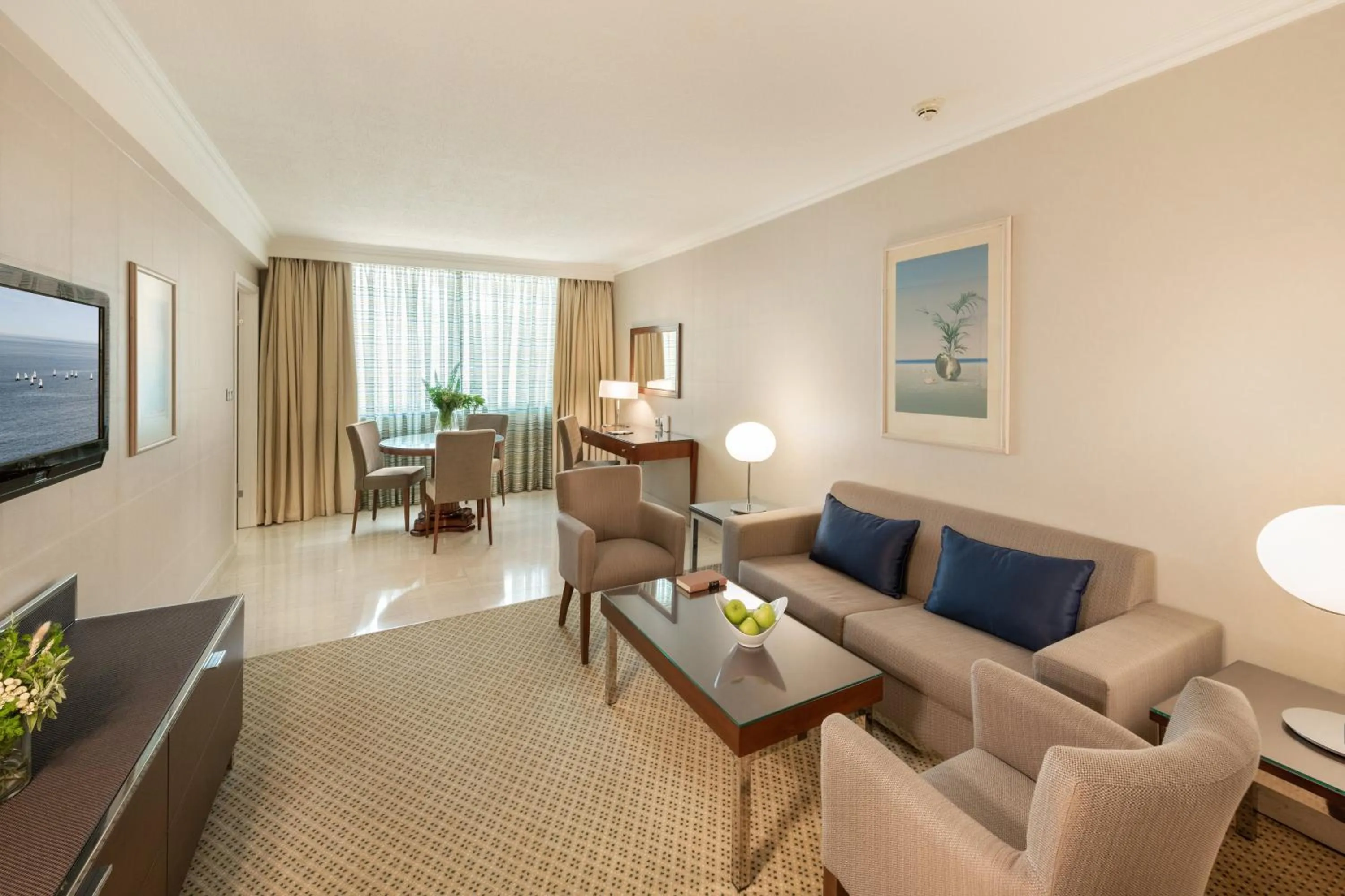 Photo of the whole room in Athenaeum Intercontinental by IHG