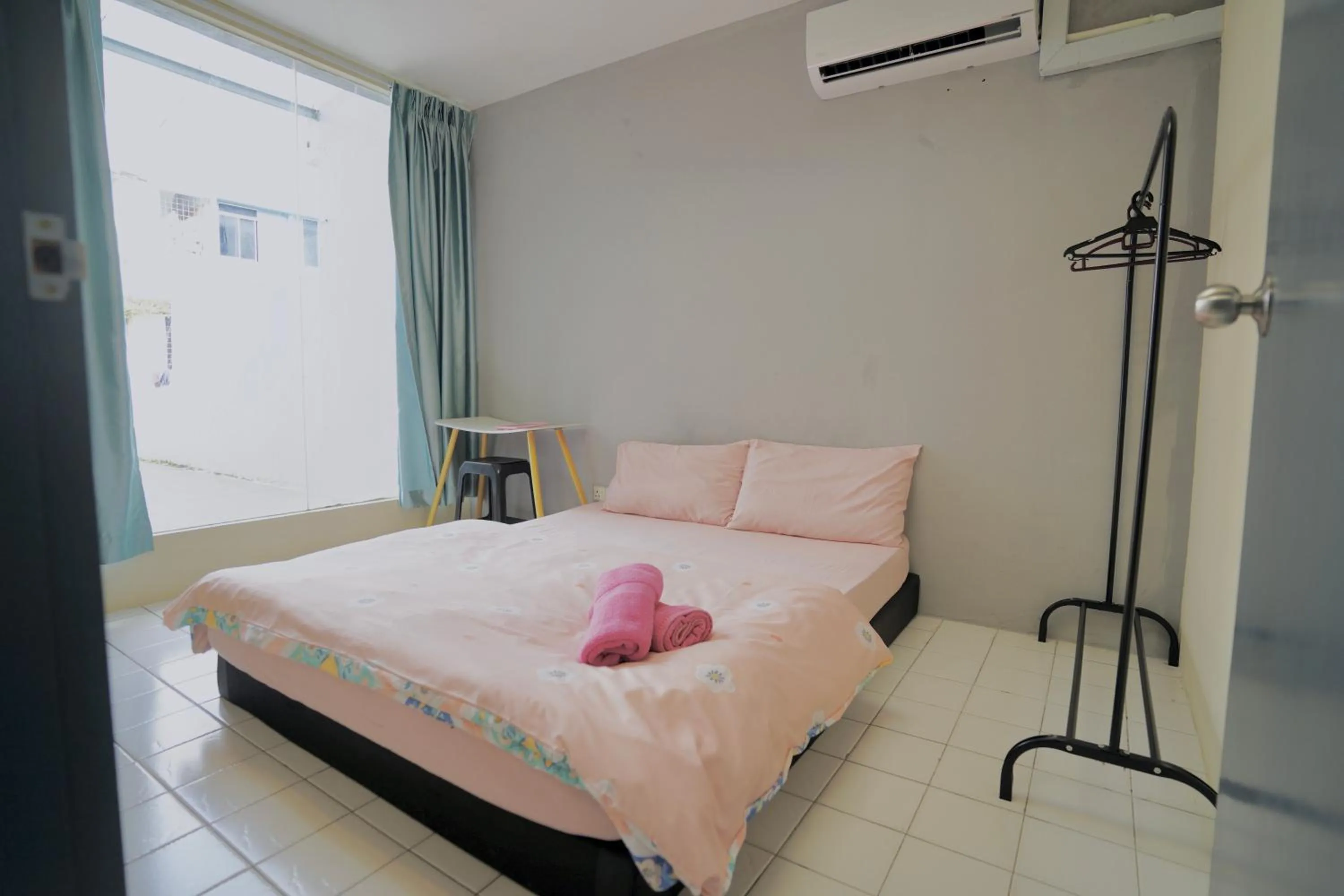Photo of the whole room, Bed in Swanling Kuching