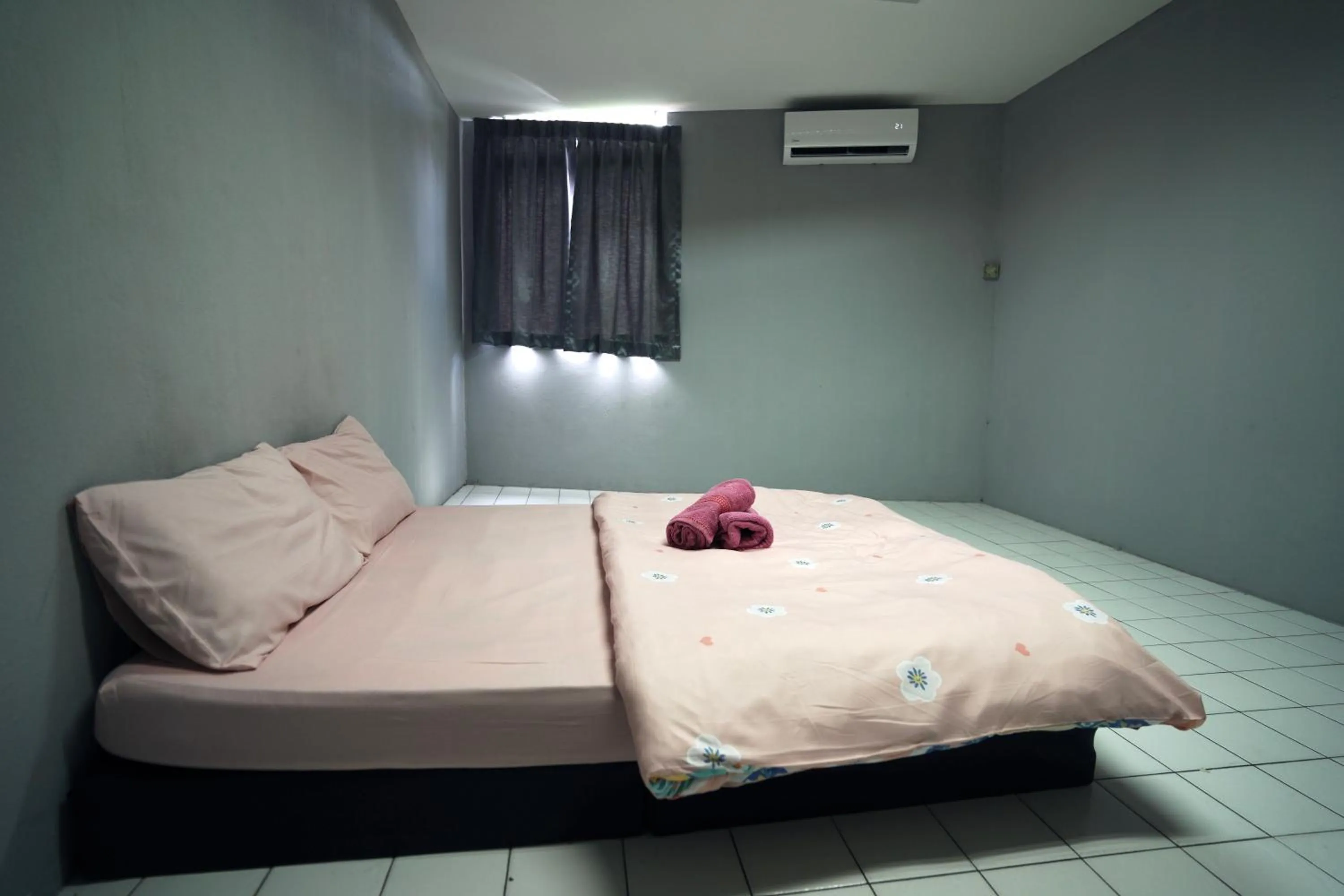 Photo of the whole room, Bed in Swanling Kuching