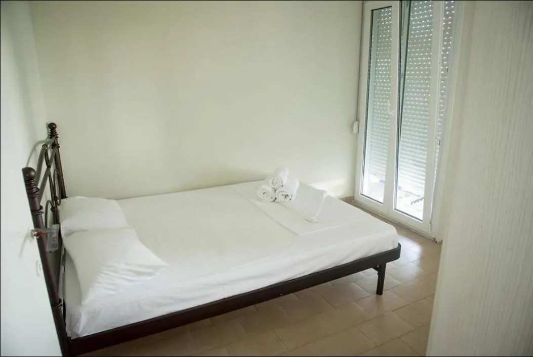 Bed in On the wave studios Spitakia sto kyma