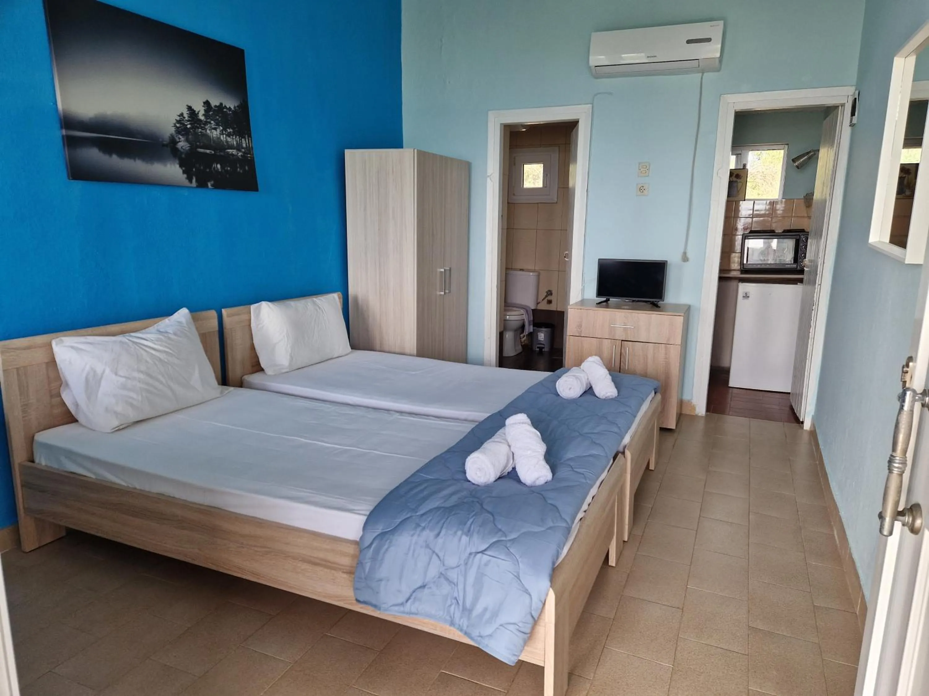 Bed in On the wave studios Spitakia sto kyma
