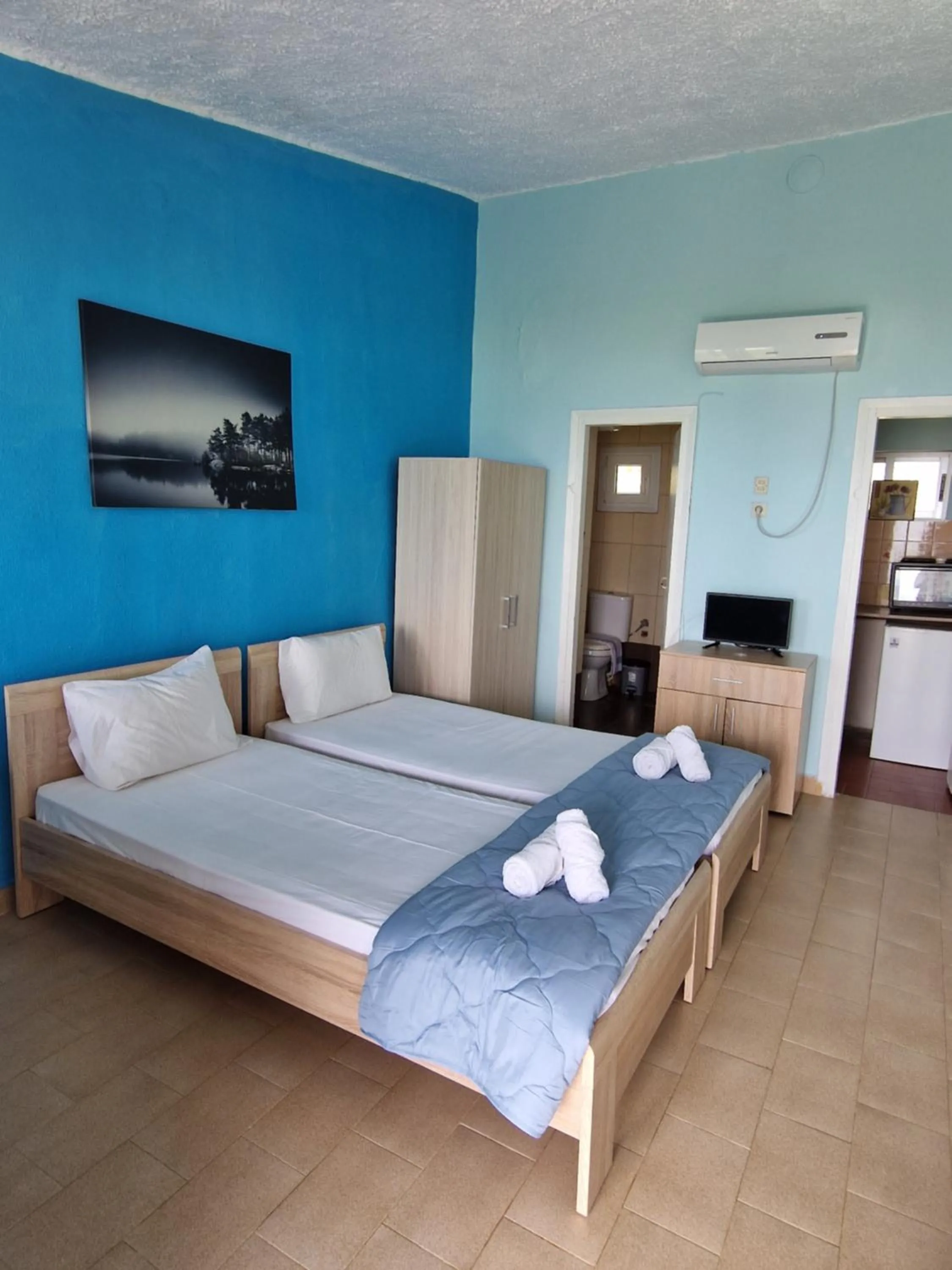 Bed in On the wave studios Spitakia sto kyma