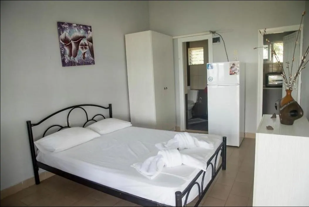Bed in On the wave studios Spitakia sto kyma