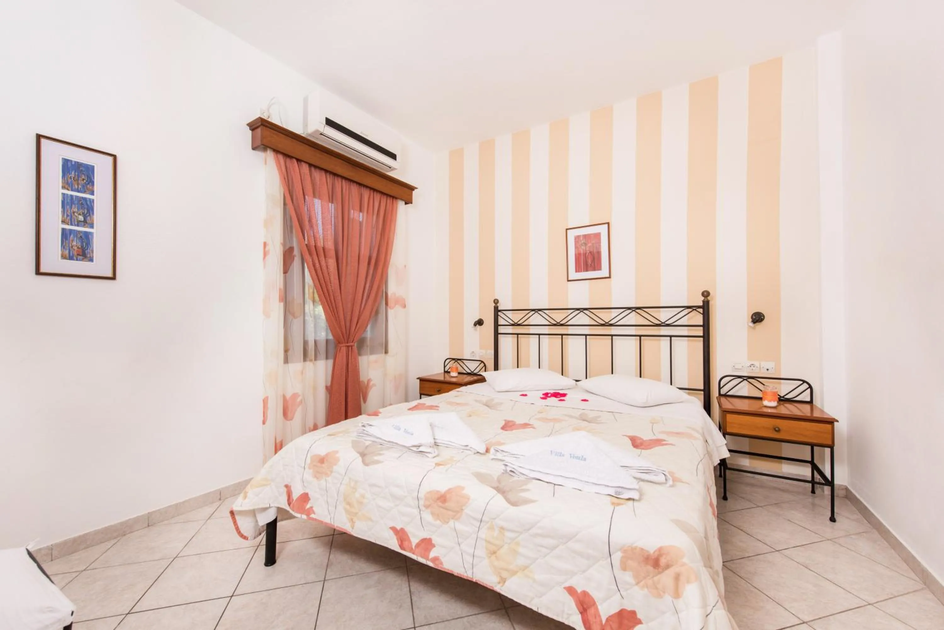 Bed in Villa Voula