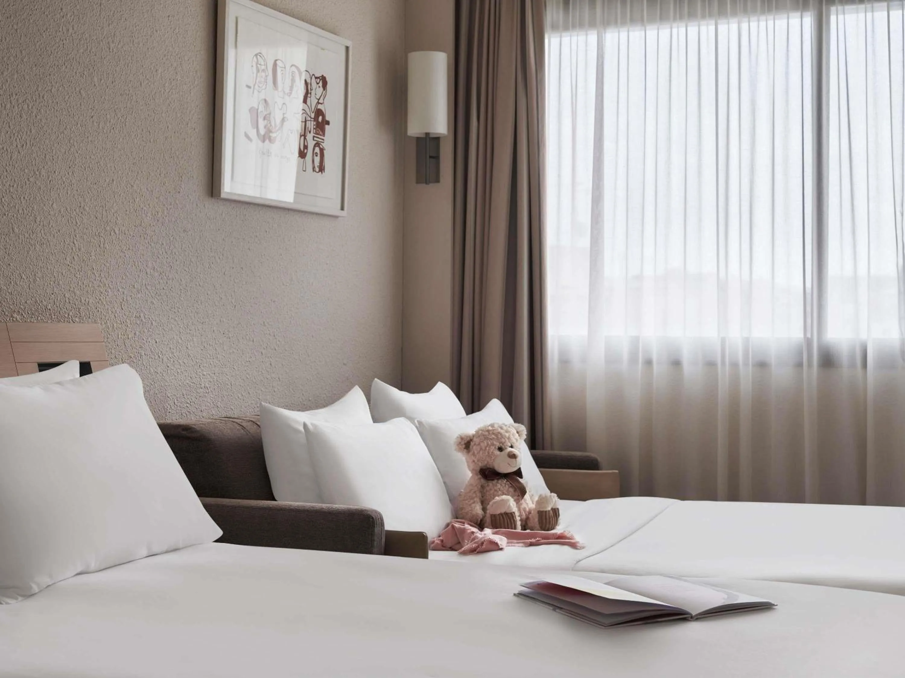 Bedroom, Bed in Novotel Athens