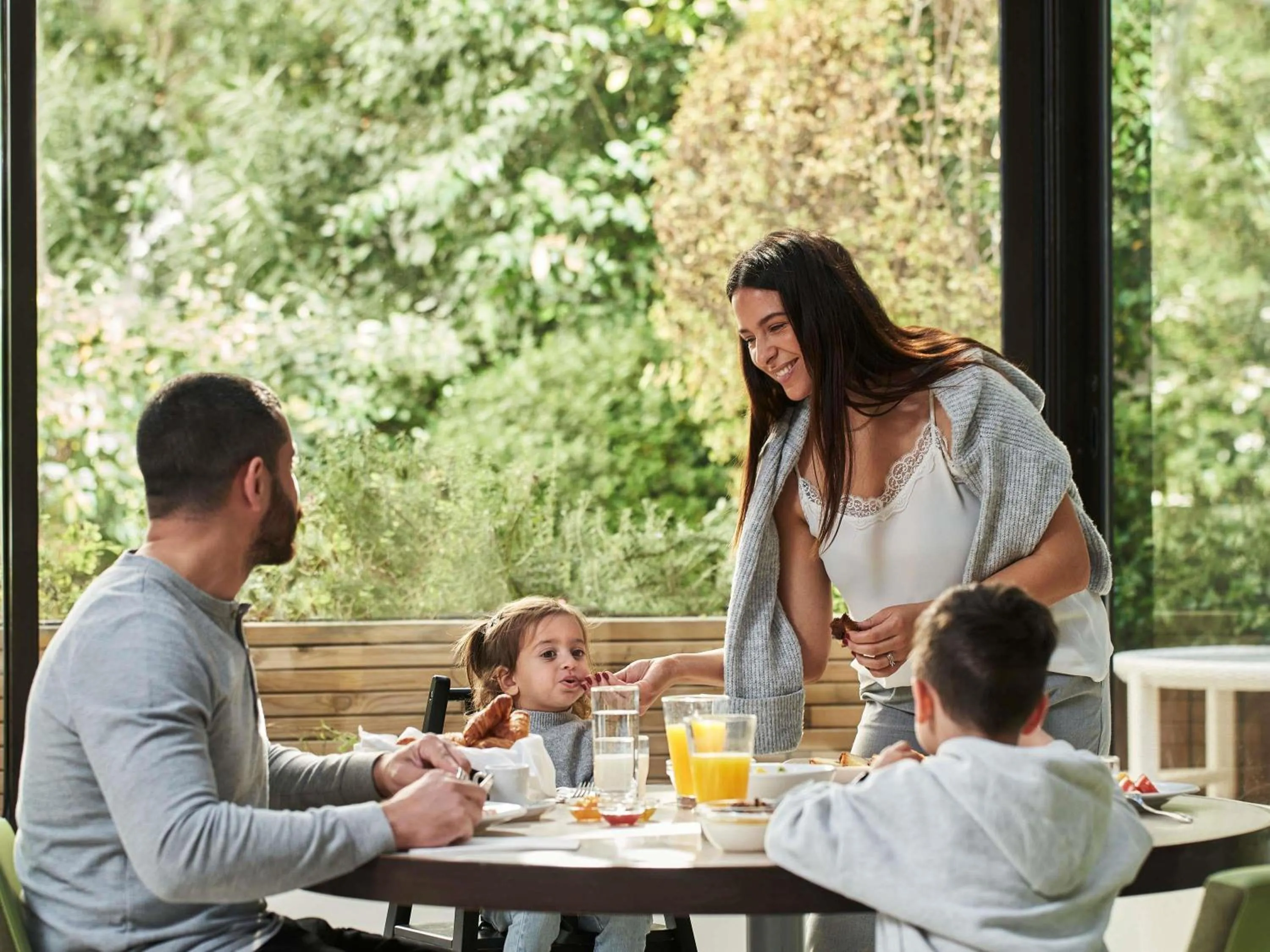 Restaurant/places to eat in Novotel Athens