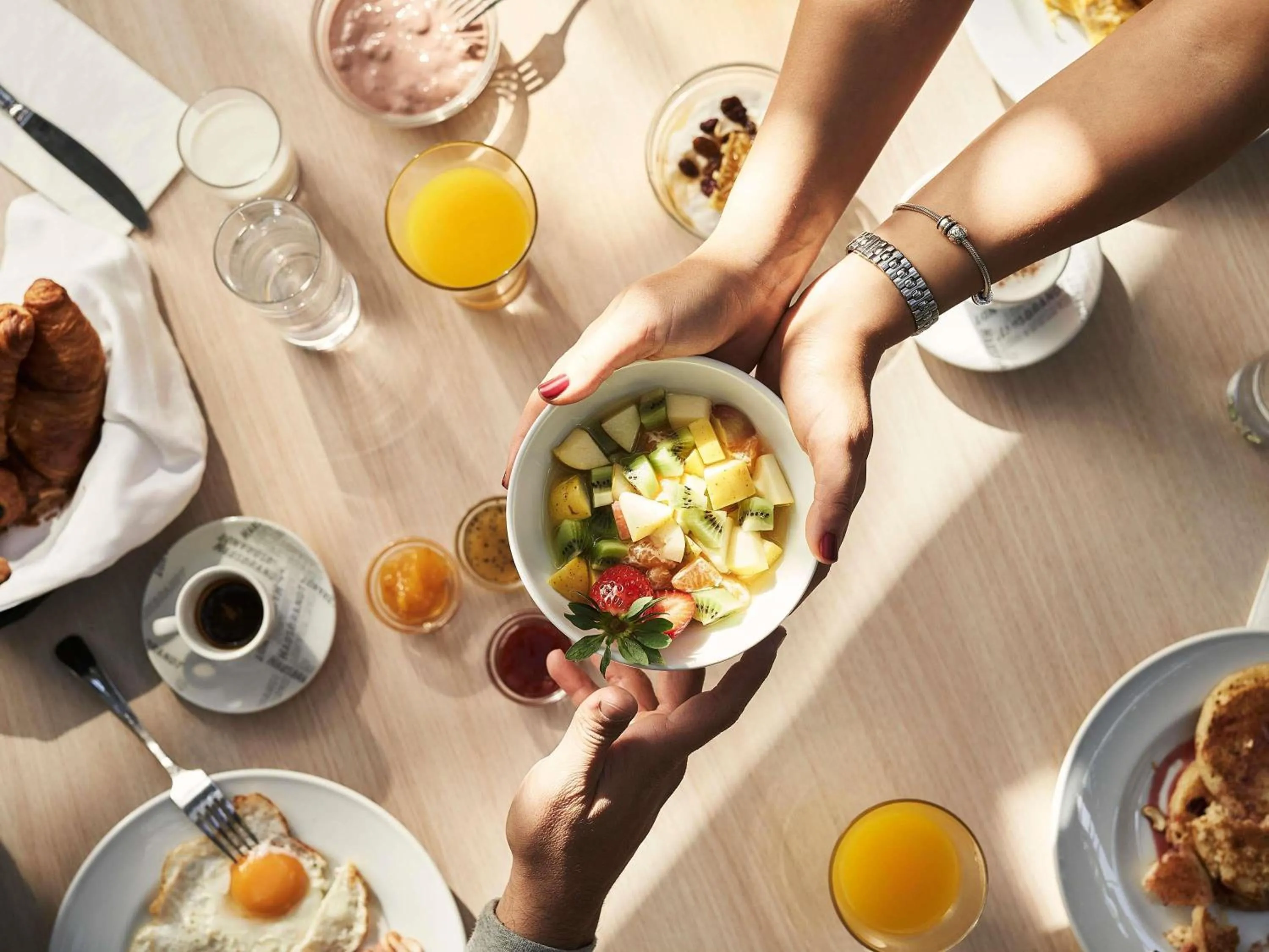 Restaurant/places to eat in Novotel Athens