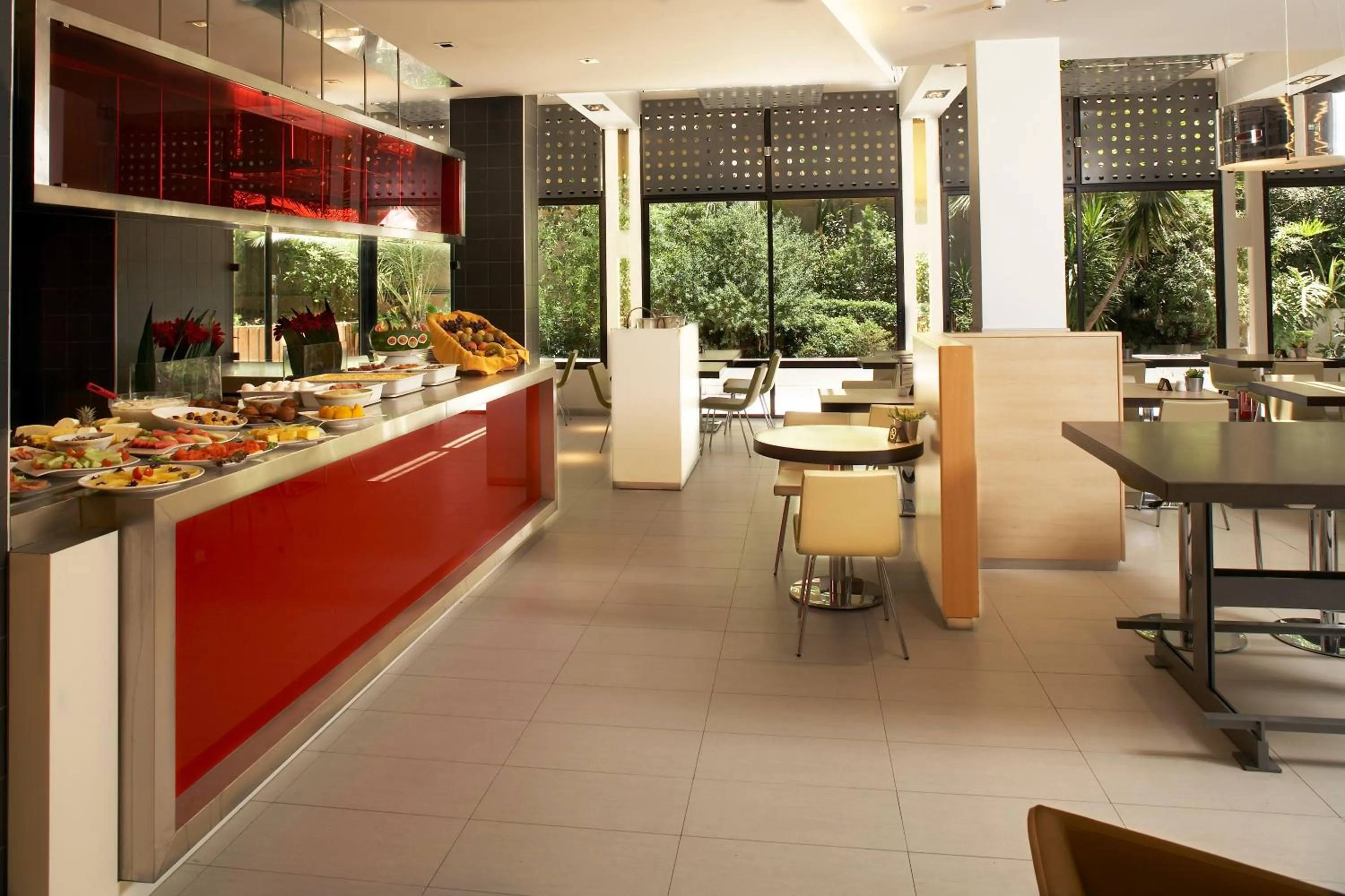 Restaurant/places to eat in Novotel Athens
