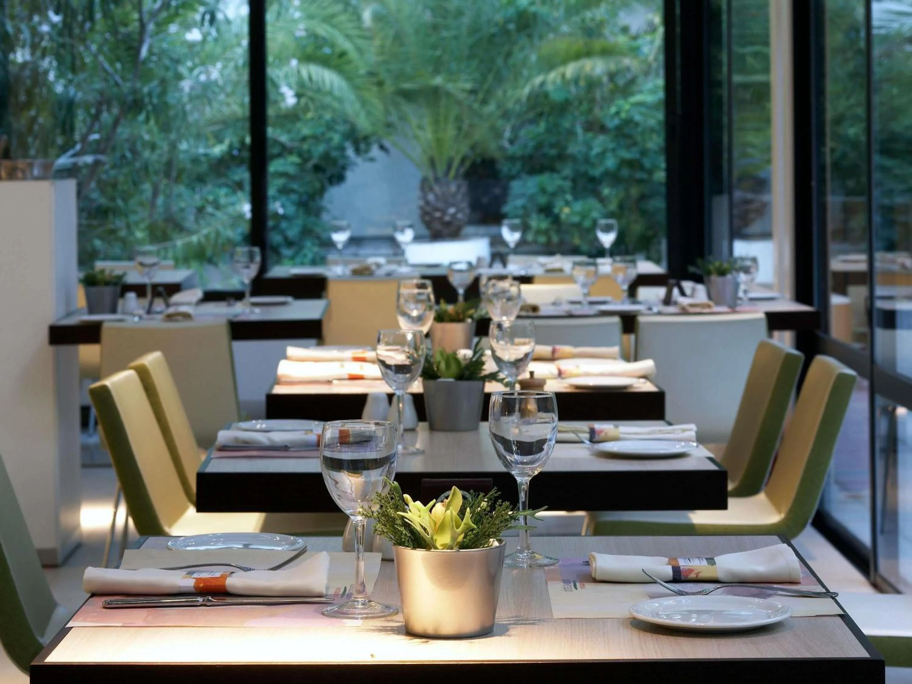 Restaurant/places to eat in Novotel Athens