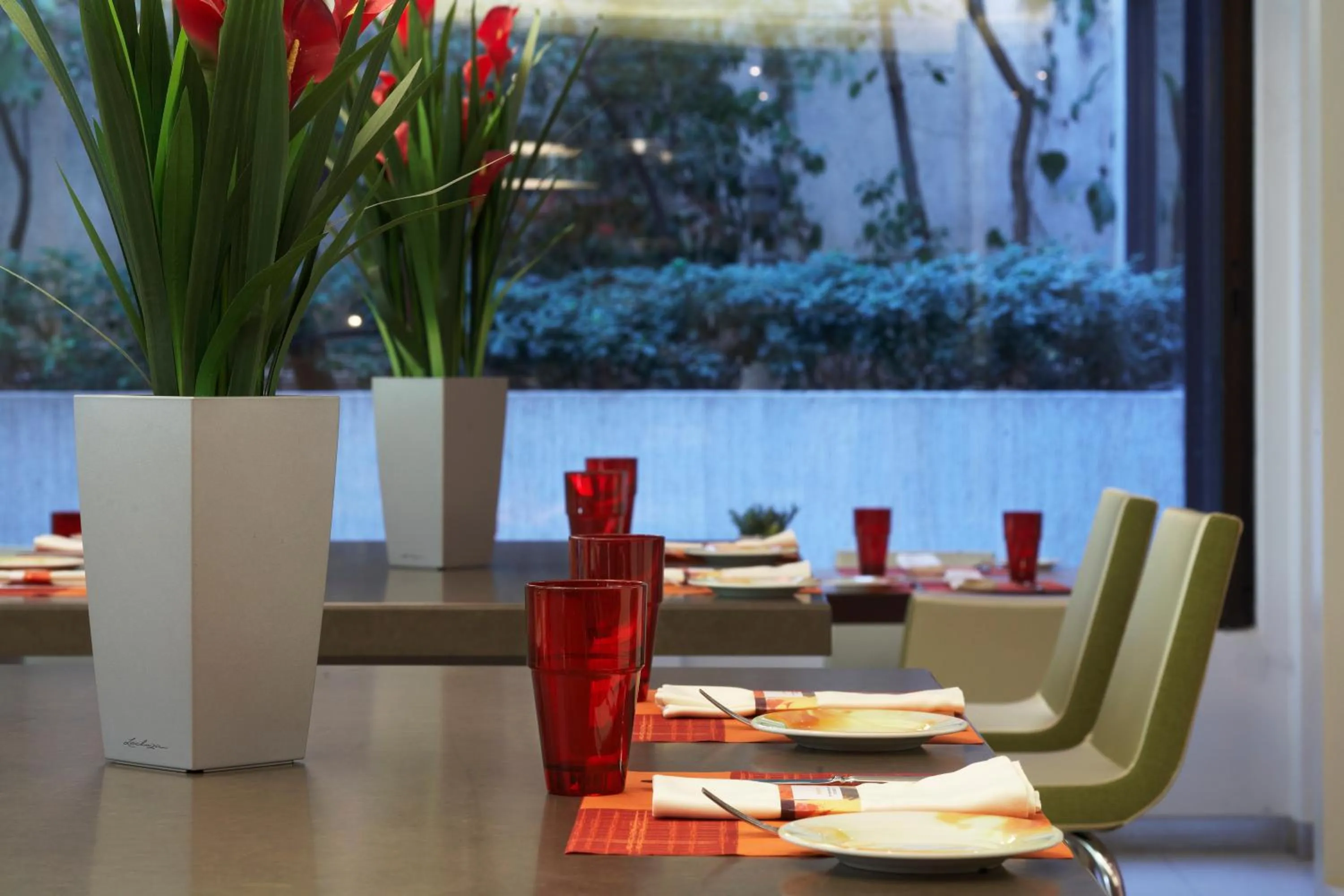 Restaurant/places to eat in Novotel Athens