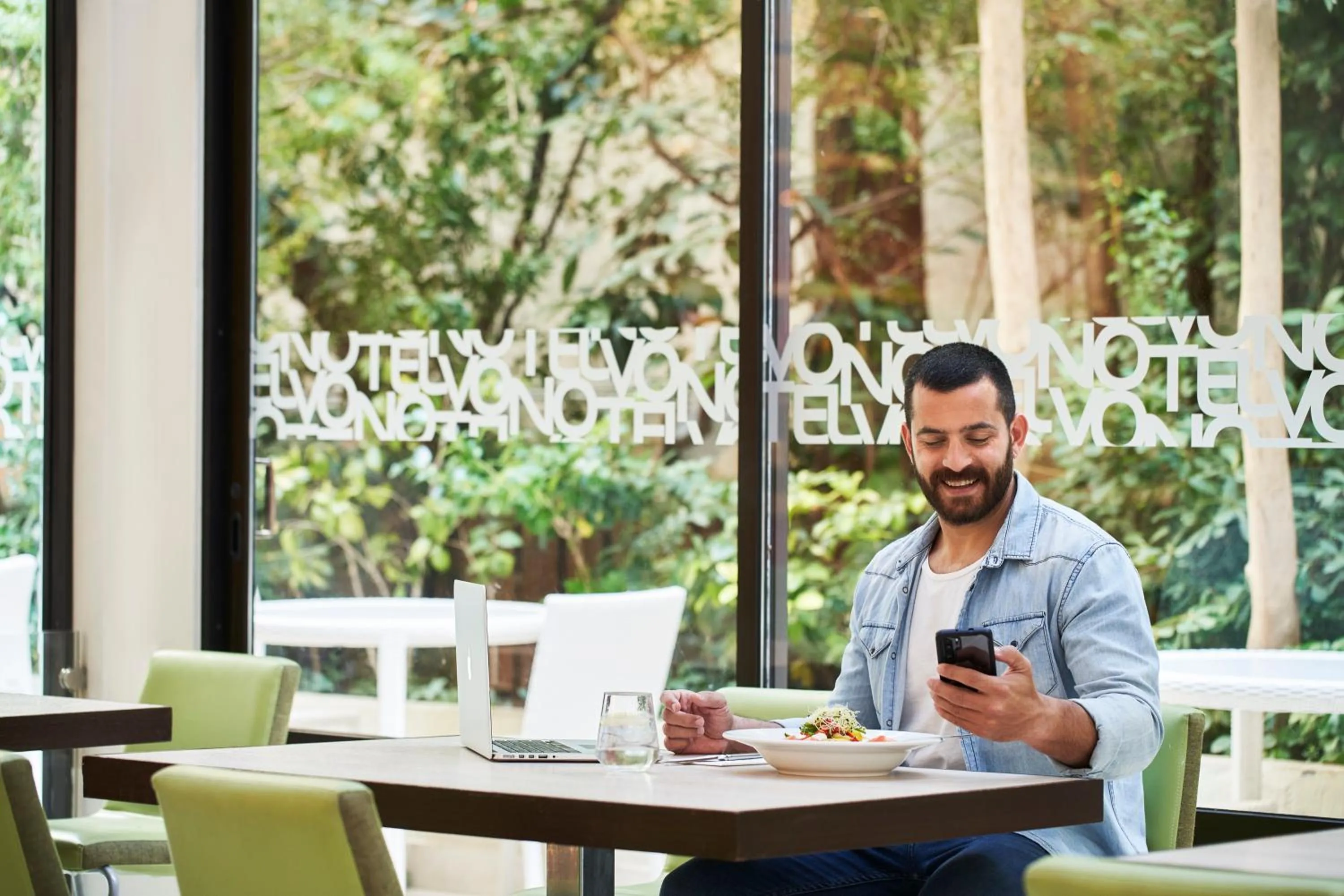 Restaurant/places to eat in Novotel Athens