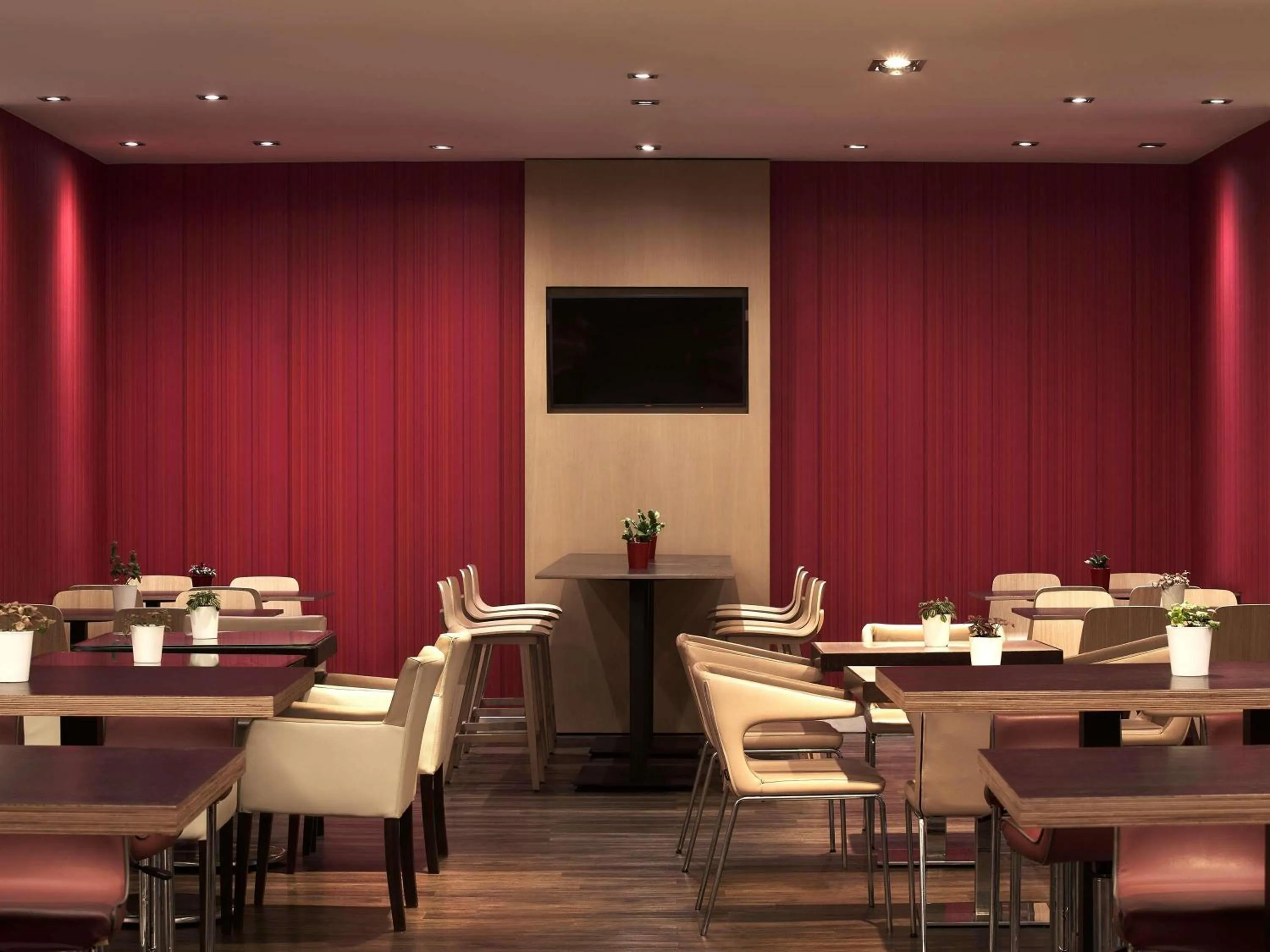 Lounge or bar in Novotel Athens