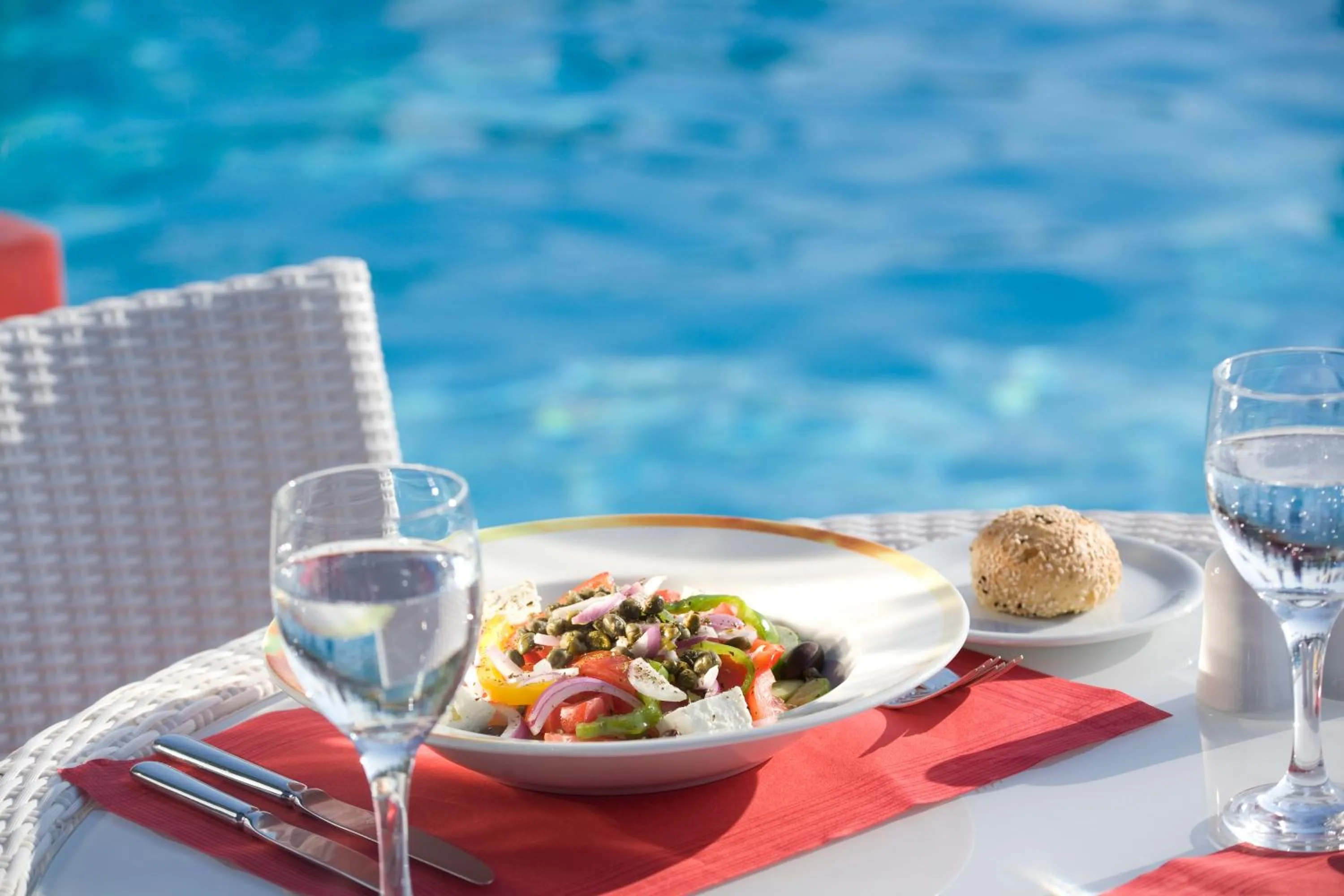 Restaurant/places to eat in Novotel Athens