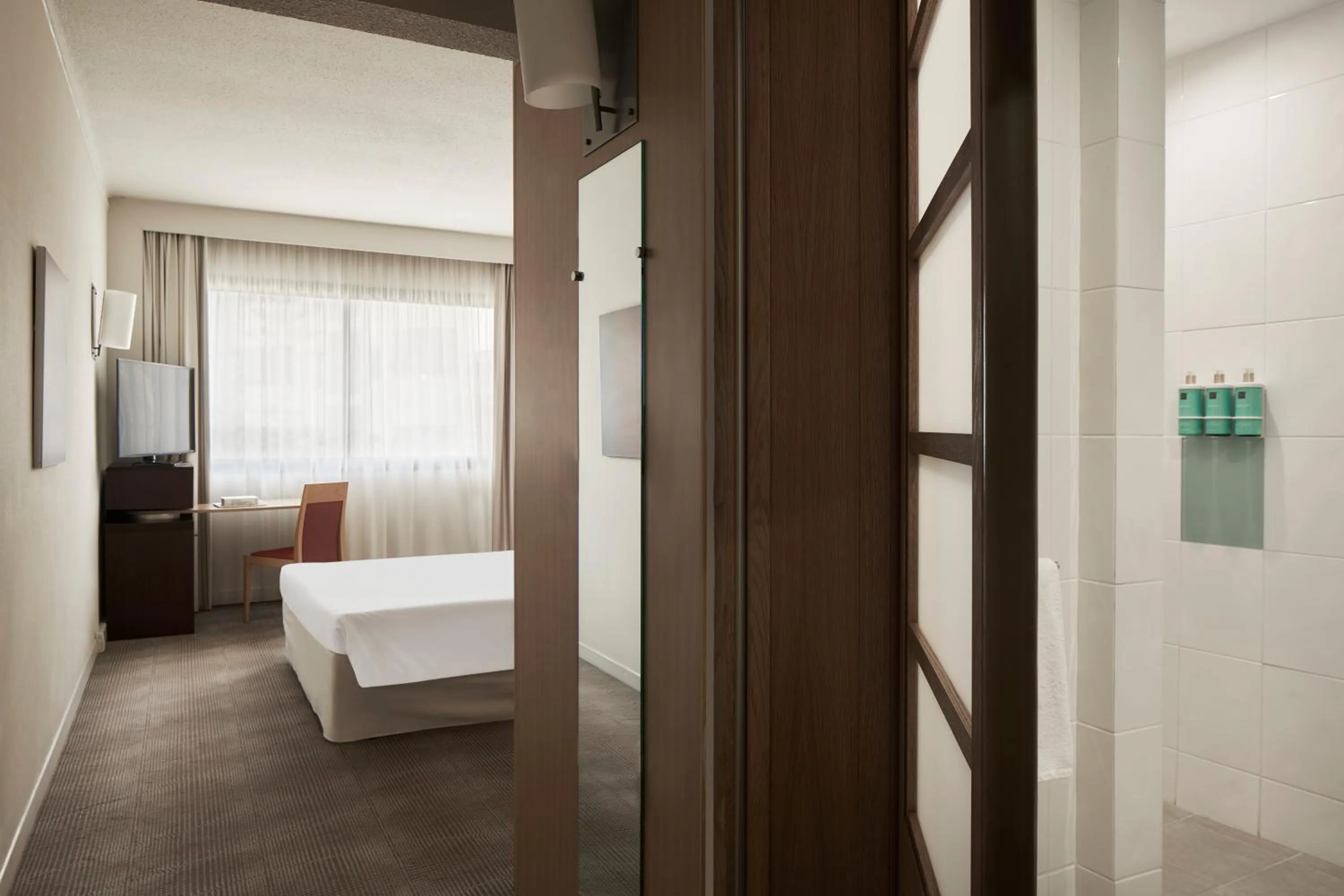 acessibility, Bed in Novotel Athens