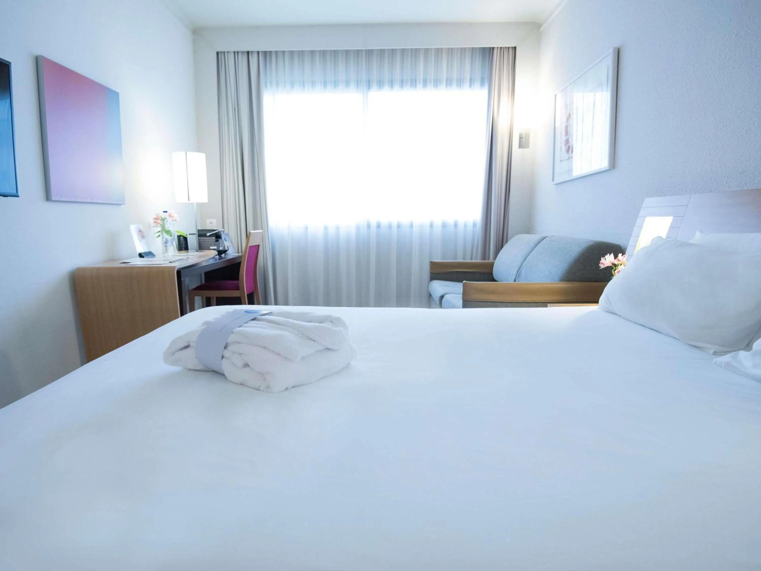 Bedroom, Bed in Novotel Athens