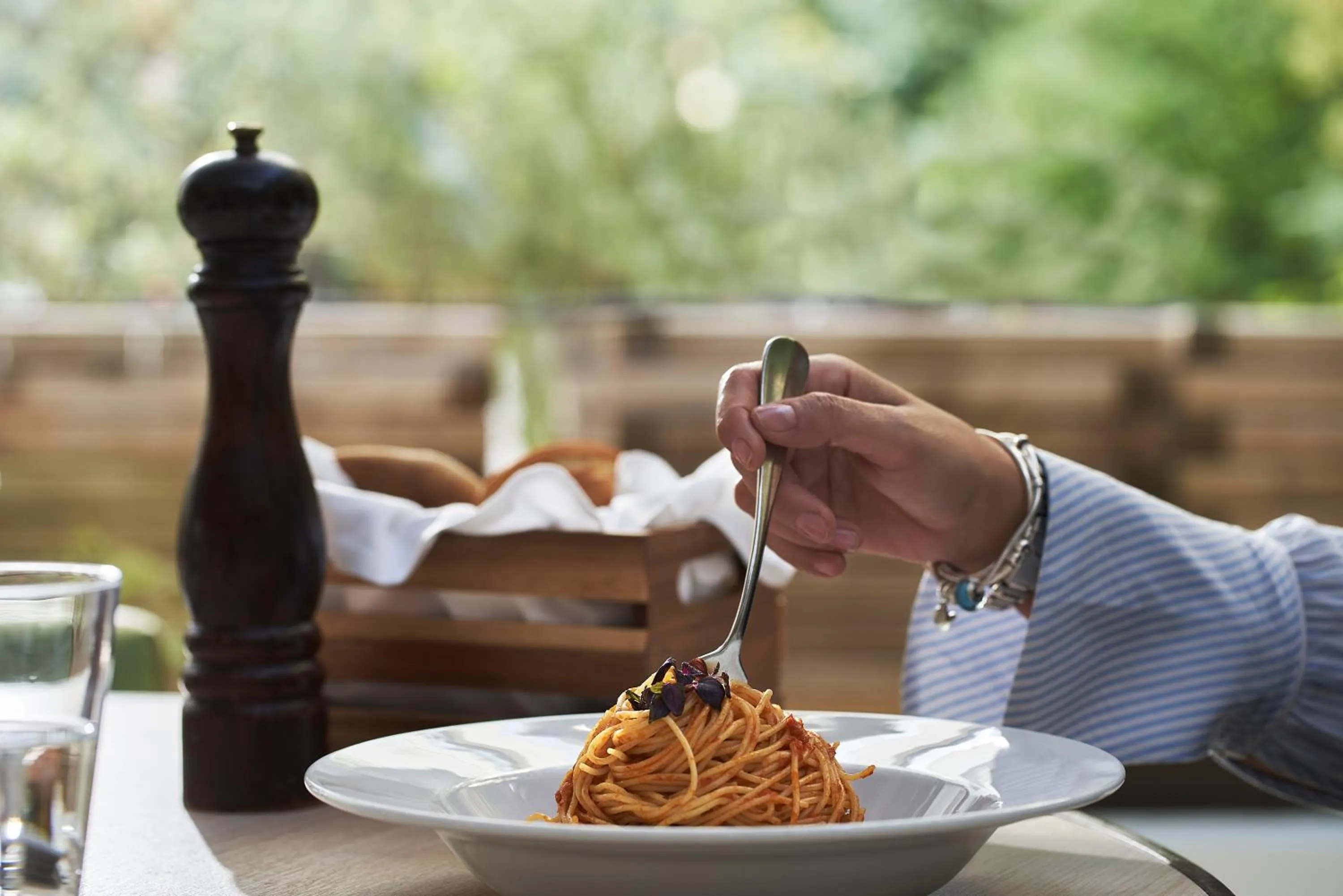 Restaurant/places to eat in Novotel Athens