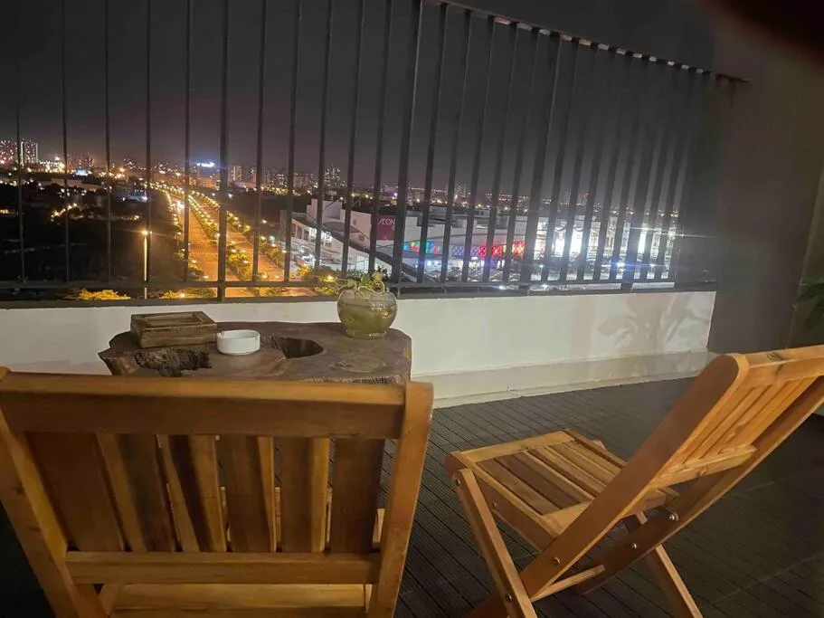 Night in Căn hộ cao cấp tầng cao đối diện Aeon Mall 2PN/2PT