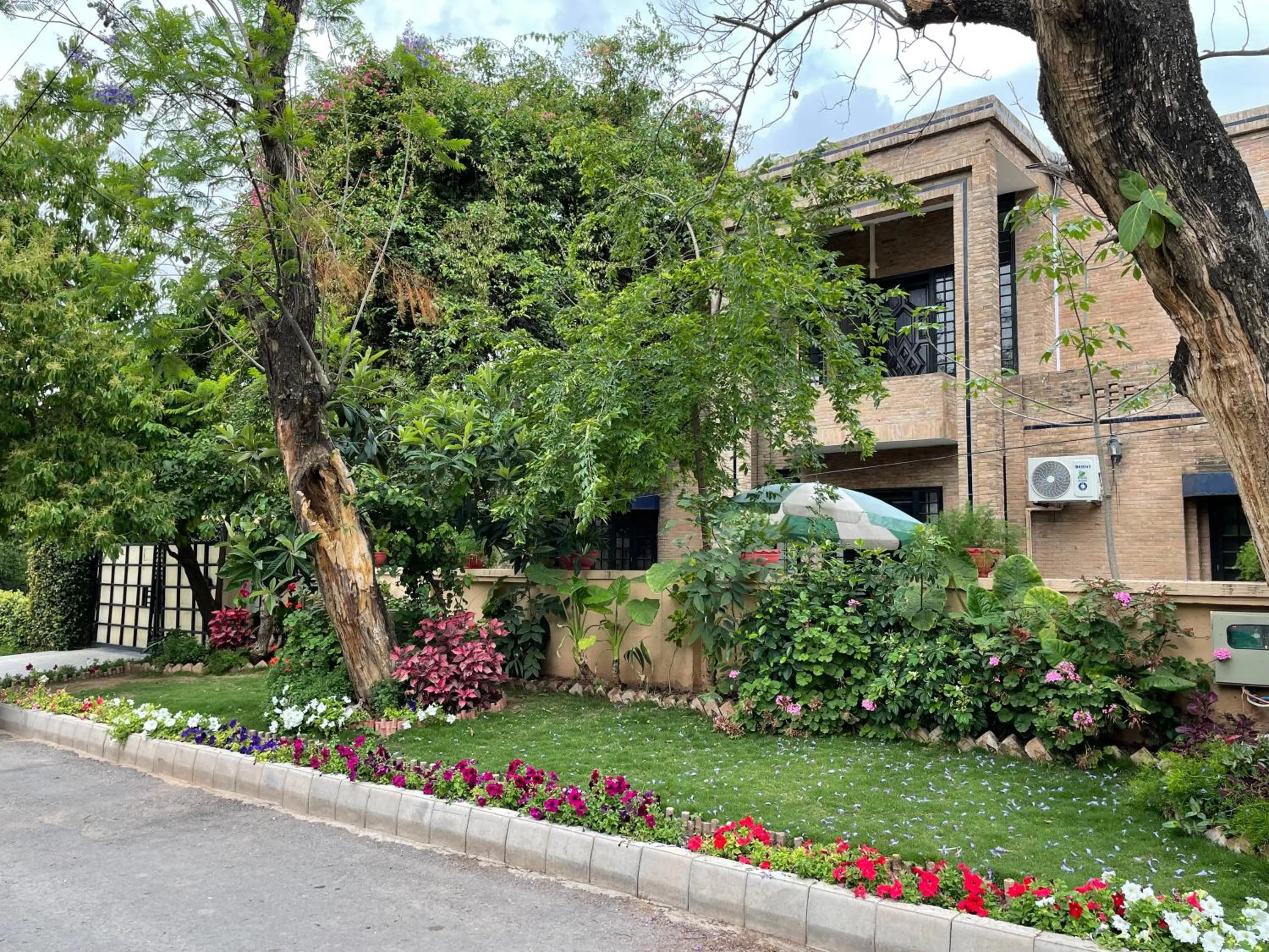 Riviera Courtyard Guest House Islamabad