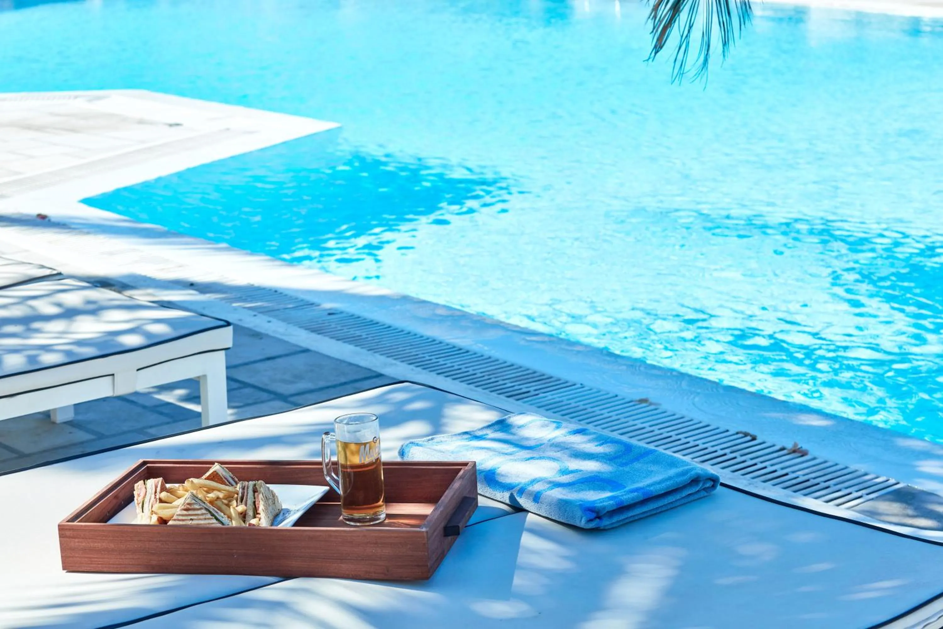 Food and drinks in Santo Miramare Beach Resort