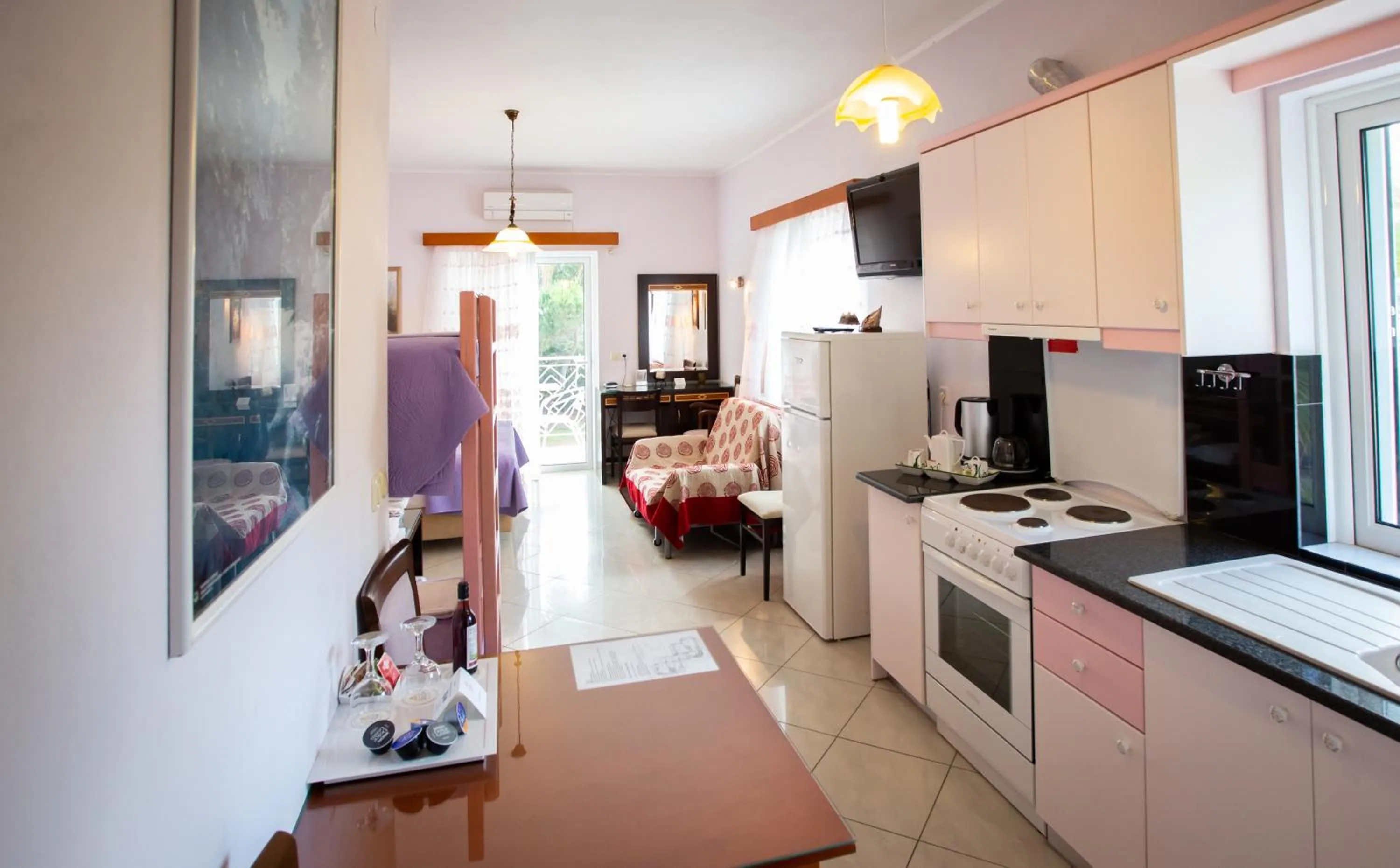 Coffee/tea facilities in Irida Beach Resort Suites