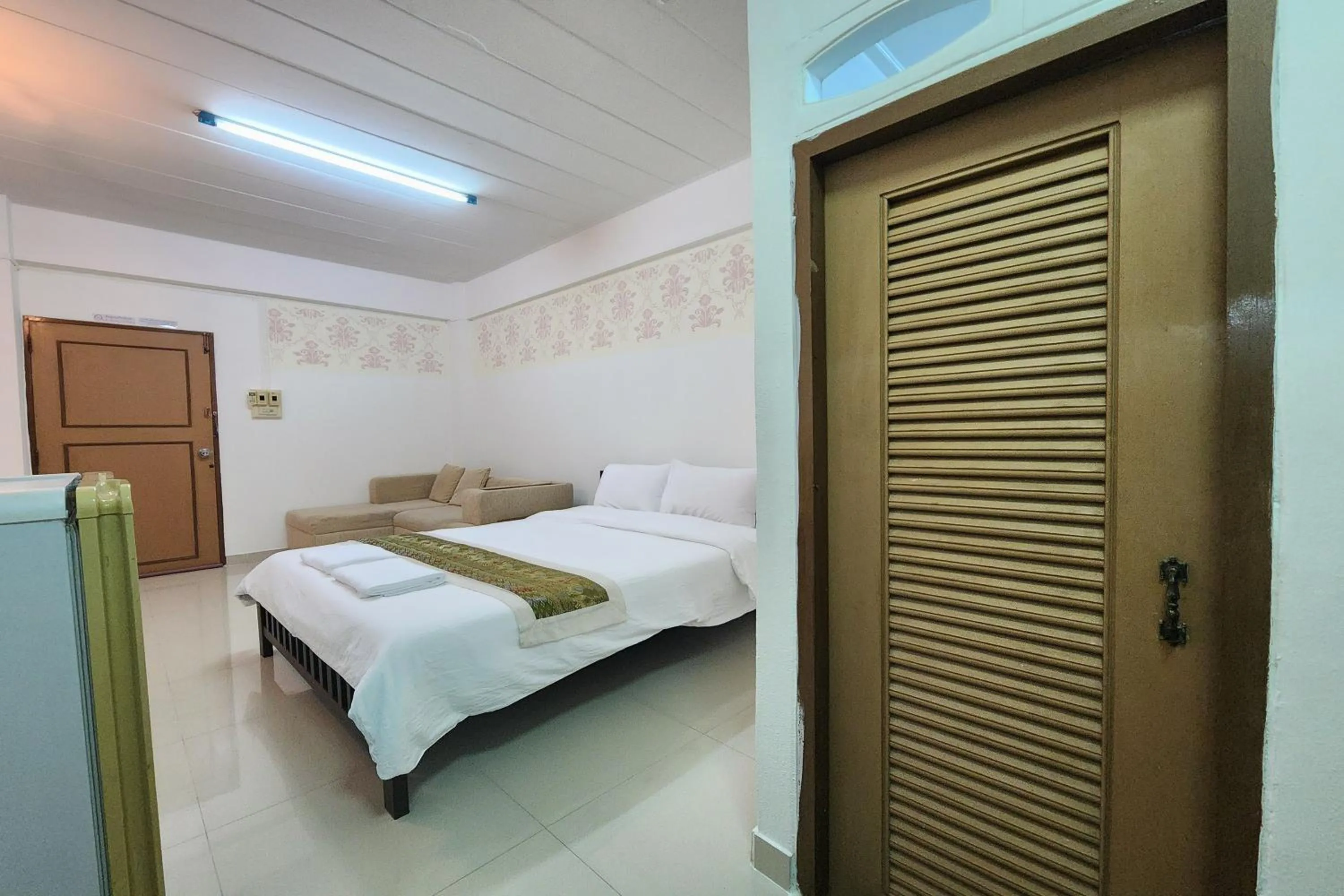 Bedroom, Bed in Green Apartment Kaset