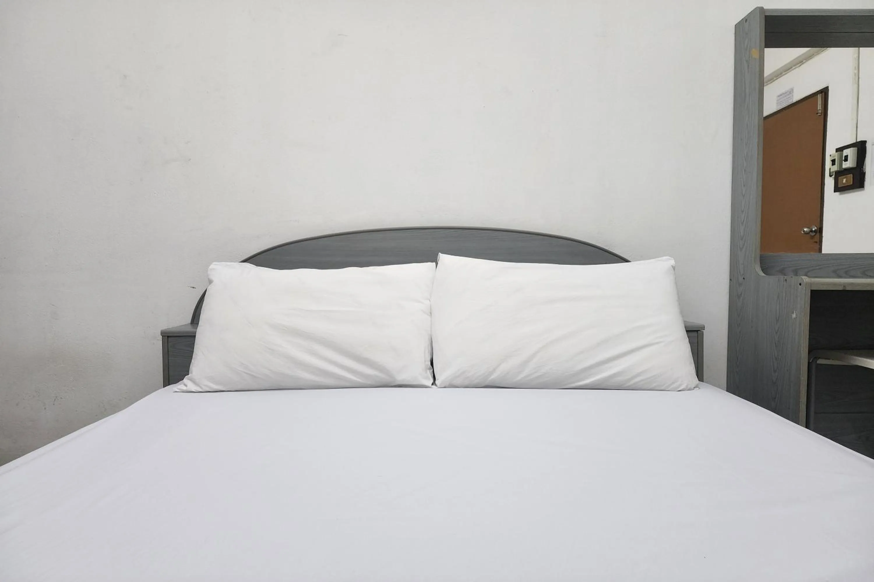 Bedroom, Bed in Green Apartment Kaset