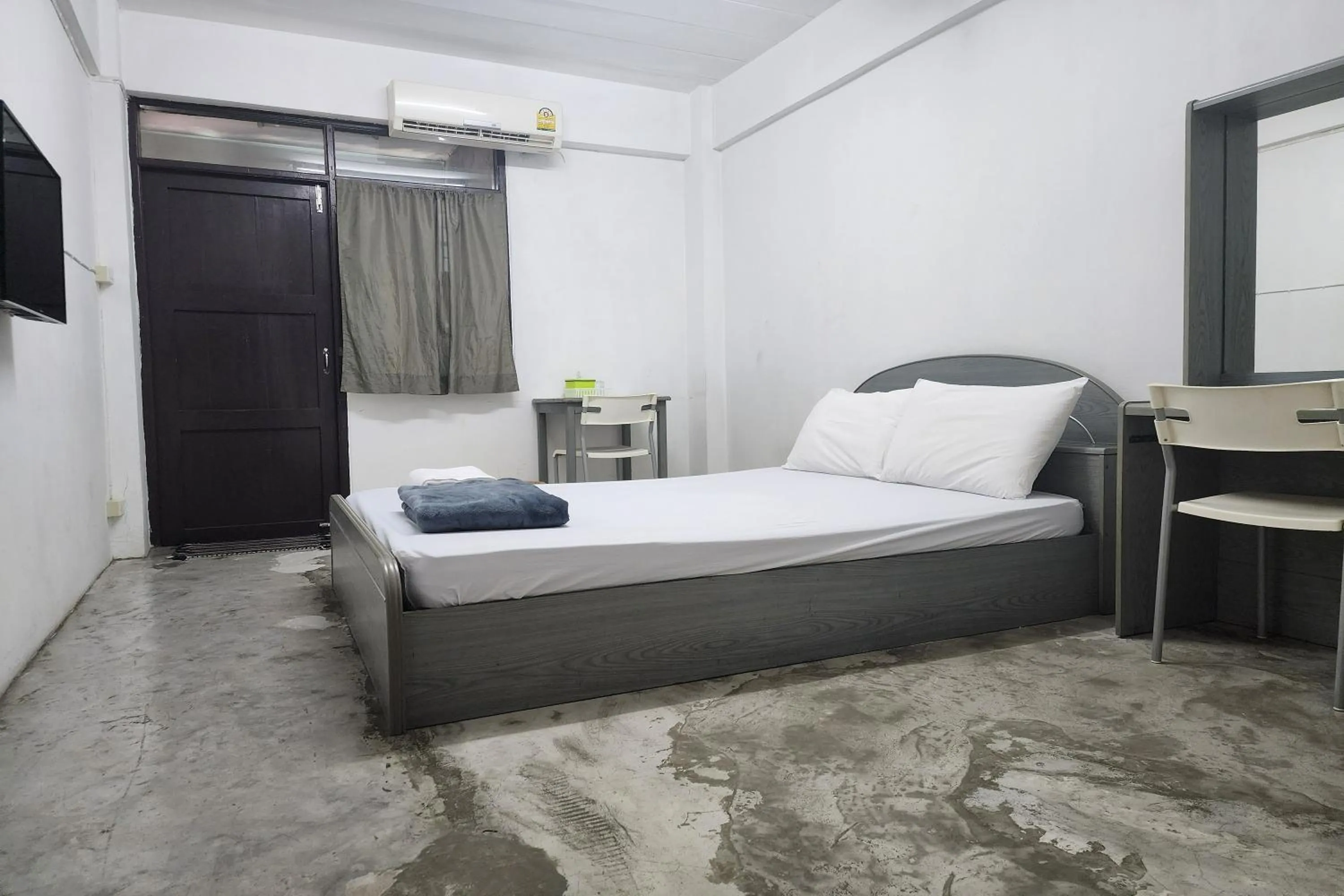 Bed in Green Apartment Kaset