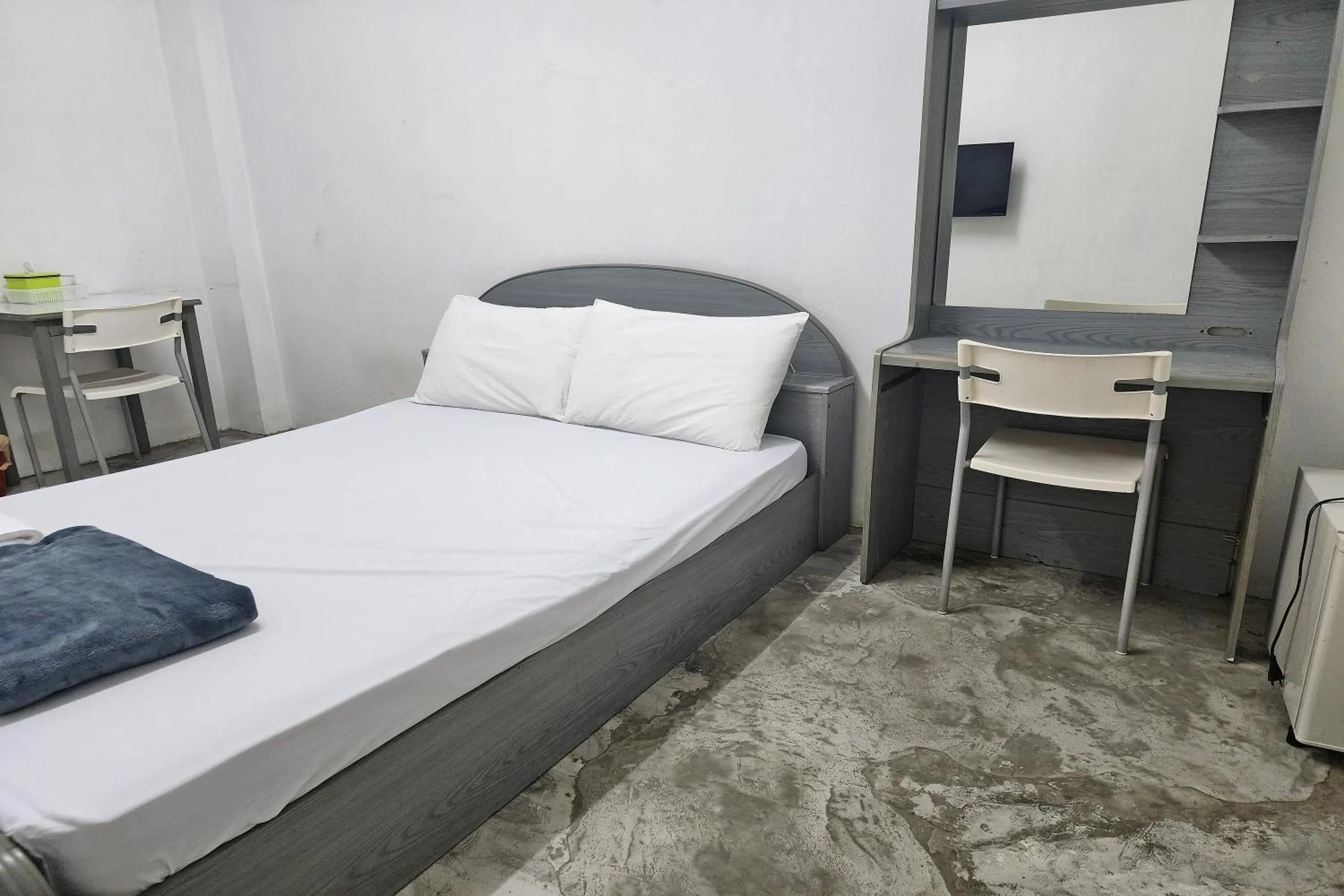 Bedroom, Bed in Green Apartment Kaset