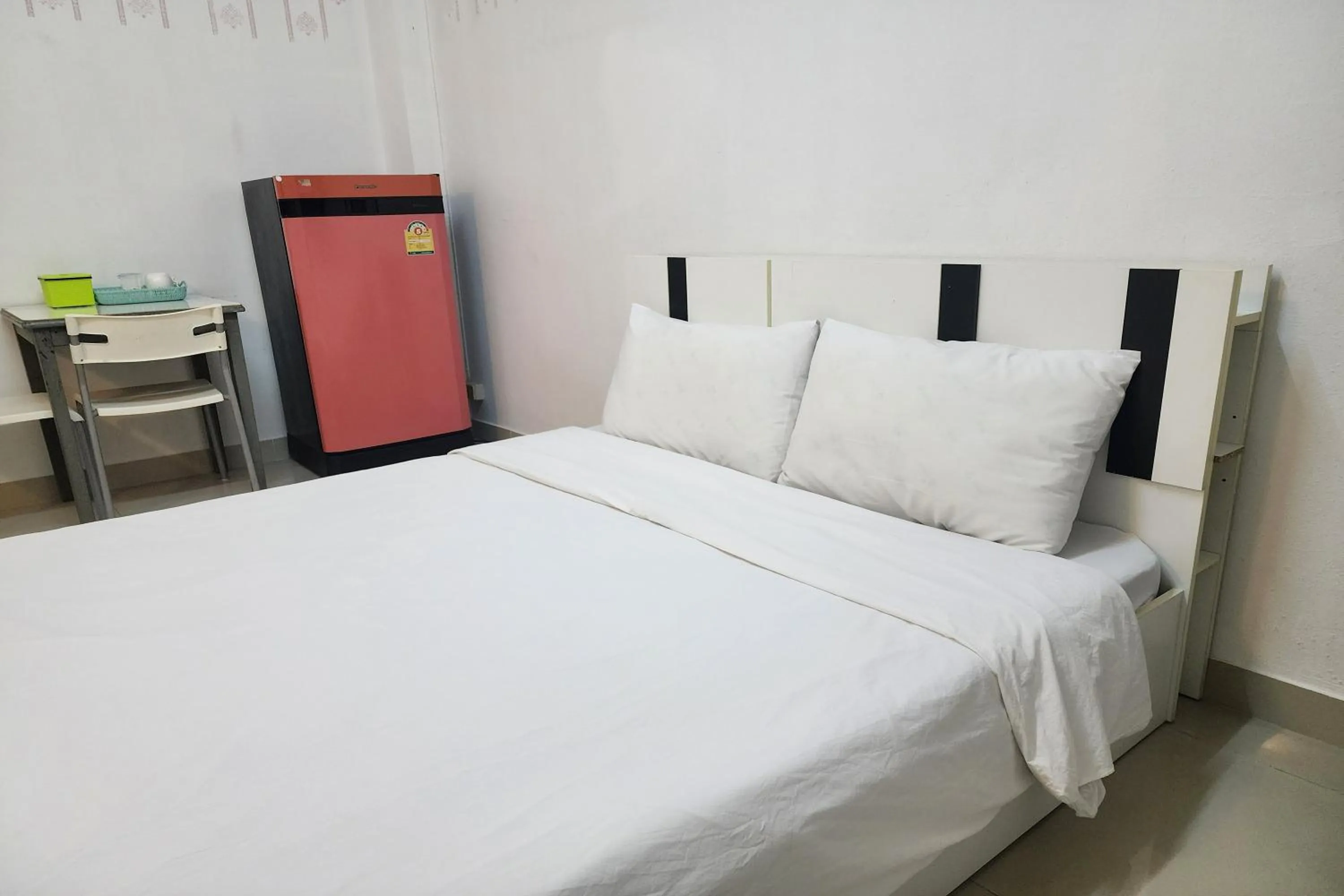 Bedroom, Bed in Green Apartment Kaset