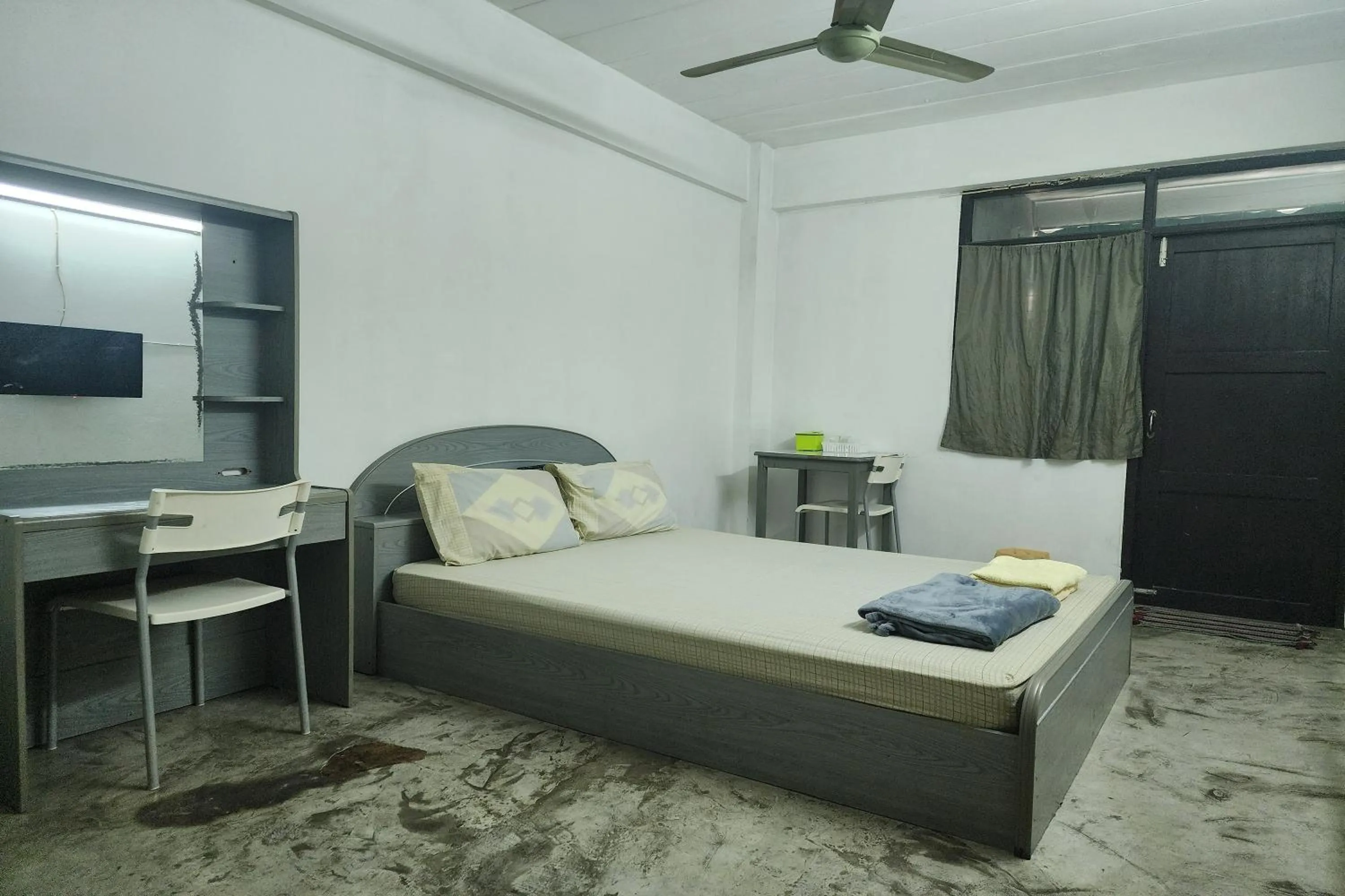 Bedroom, Bed in Green Apartment Kaset