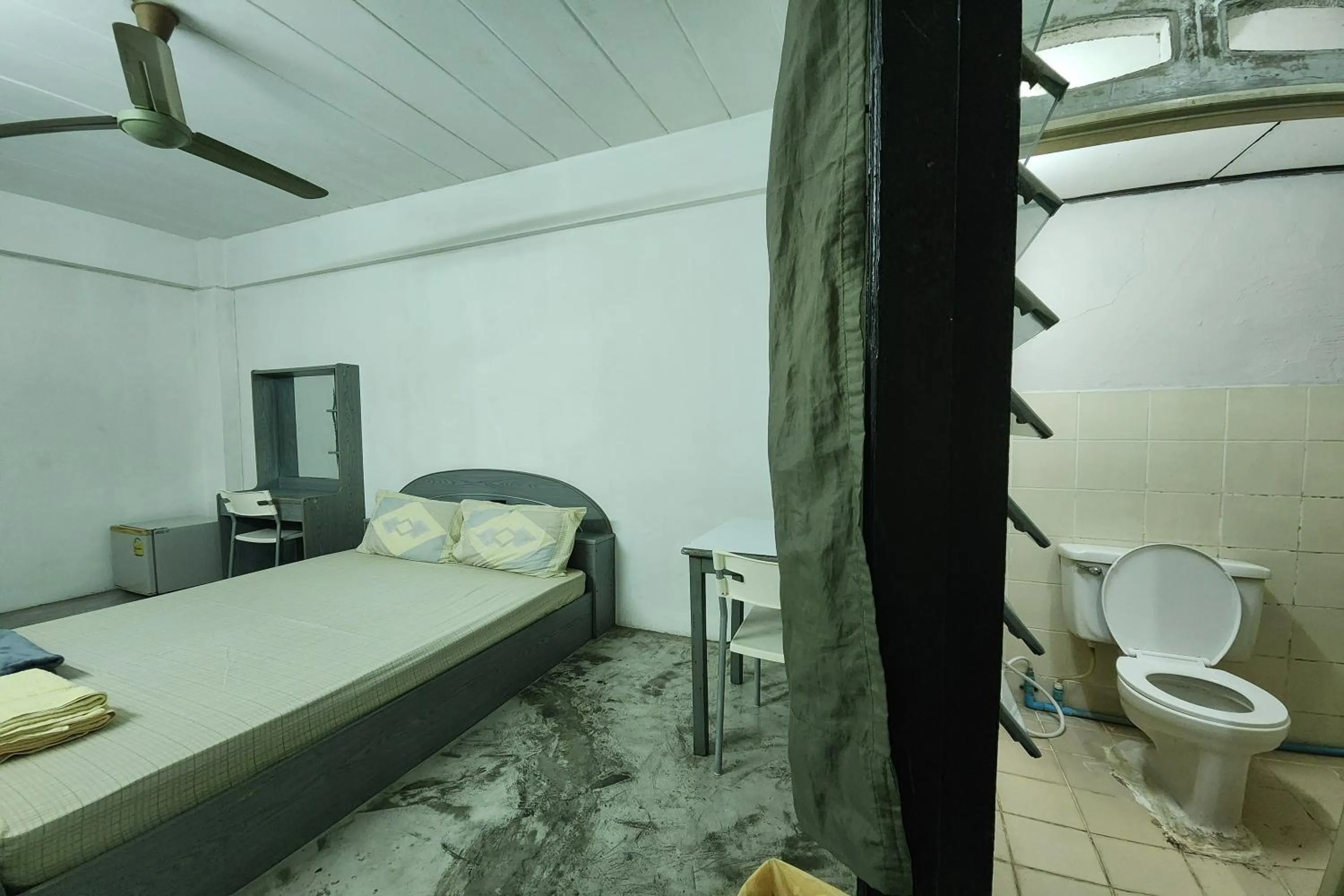 Bedroom, Bed in Green Apartment Kaset