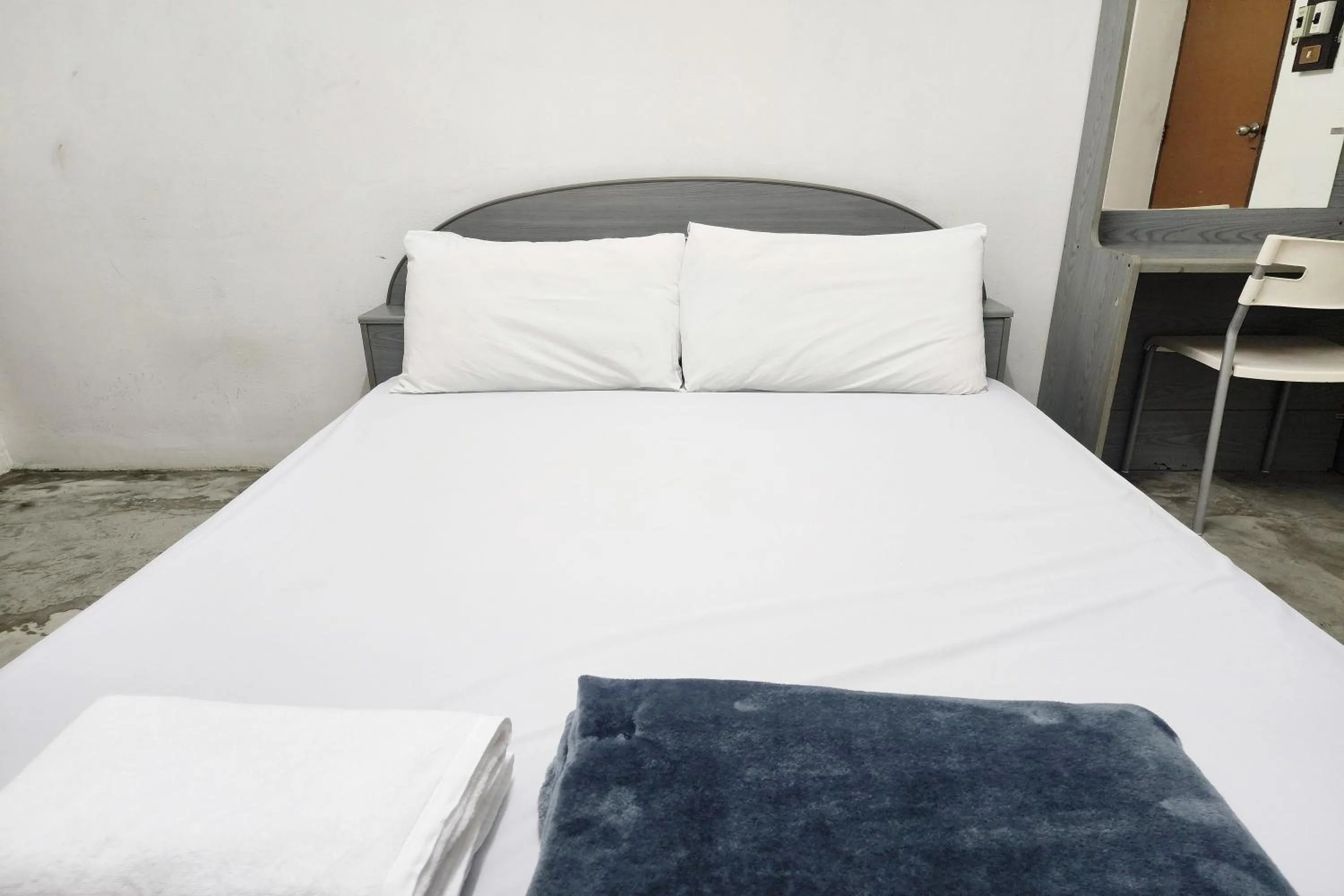 Bedroom, Bed in Green Apartment Kaset